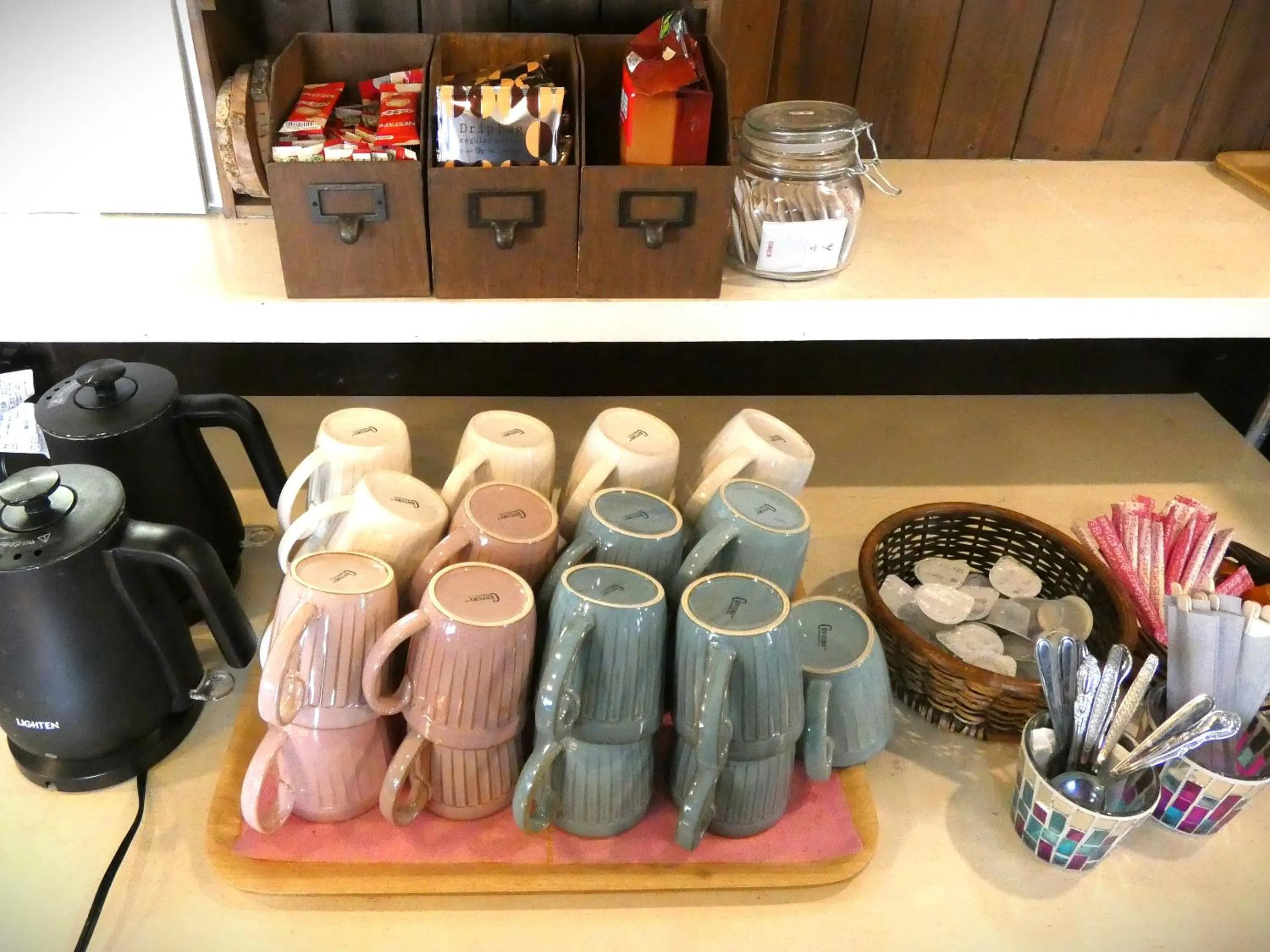 Drinks in Biwa-Lakeside Cottage B B Dylan