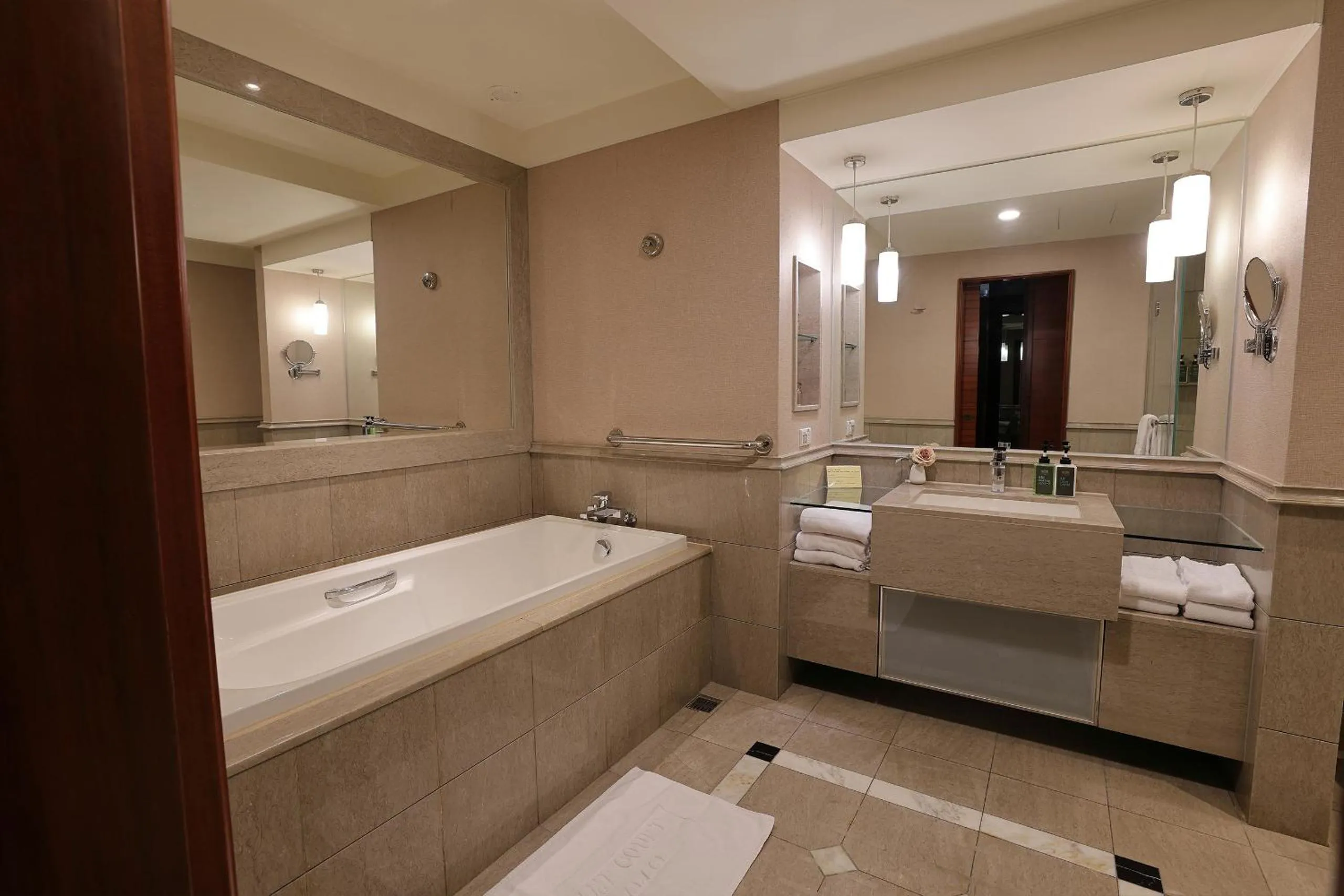 Hamp Court Palace Taipei