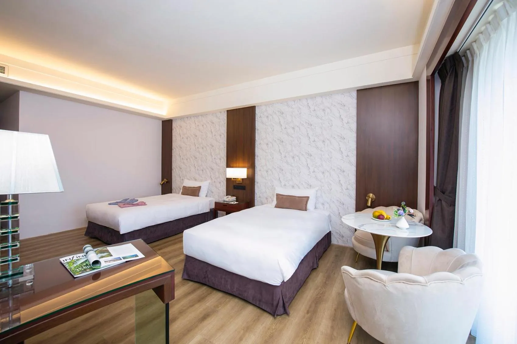 Photo of the whole room, Bed in Hamp Court Palace Taipei