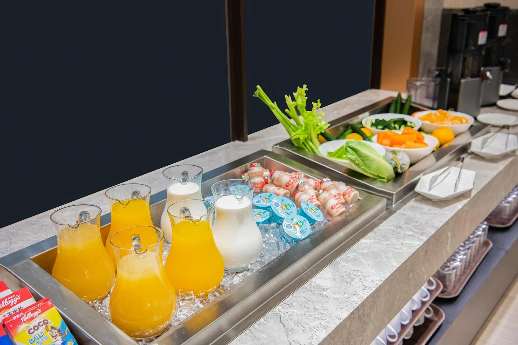 Breakfast in Hamp Court Palace Taipei