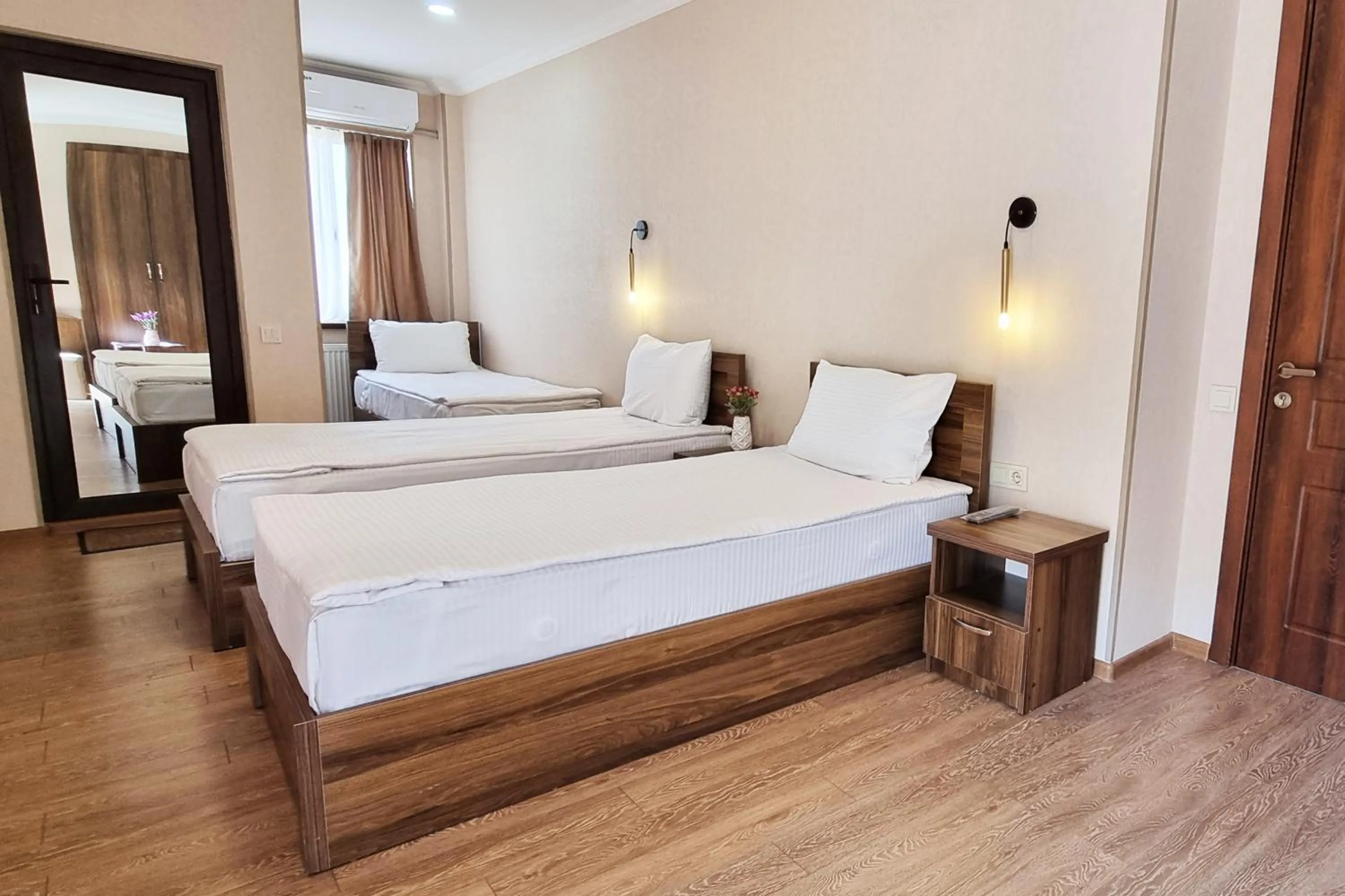 Bedroom, Bed in Sina Hotel