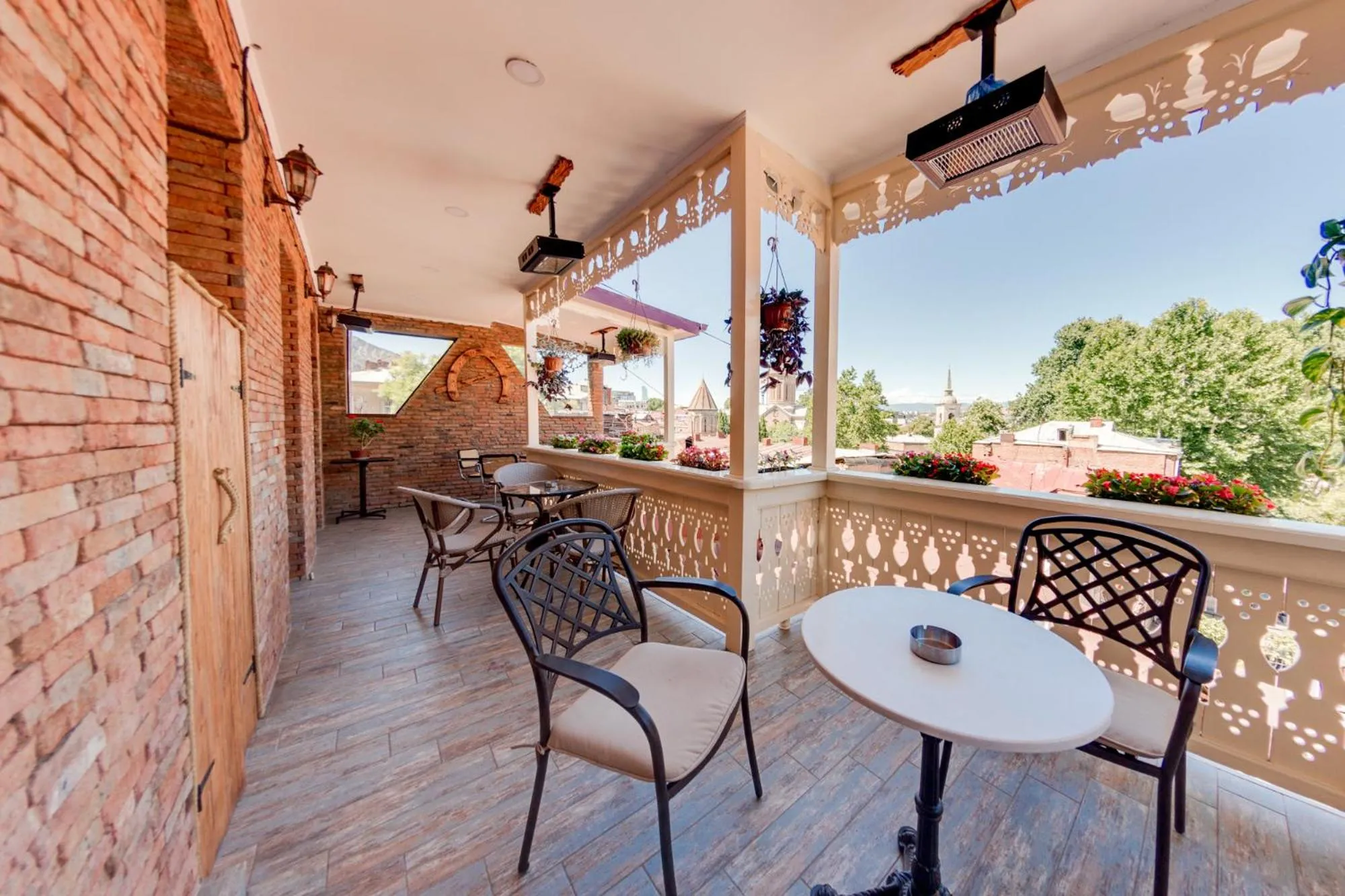 Balcony/Terrace in Sina Hotel