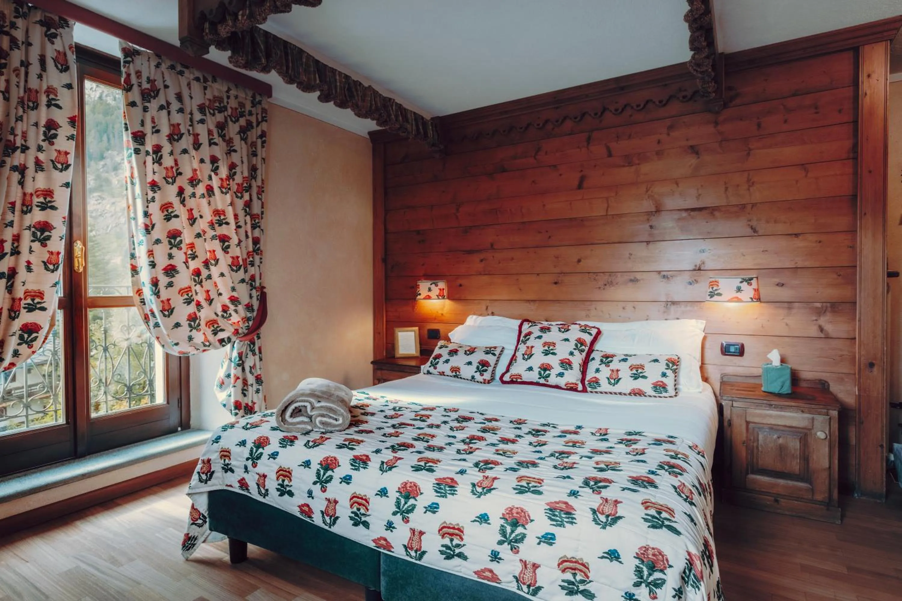 Bed in Villa Novecento Romantic Hotel - Estella Hotel Collection & Experience