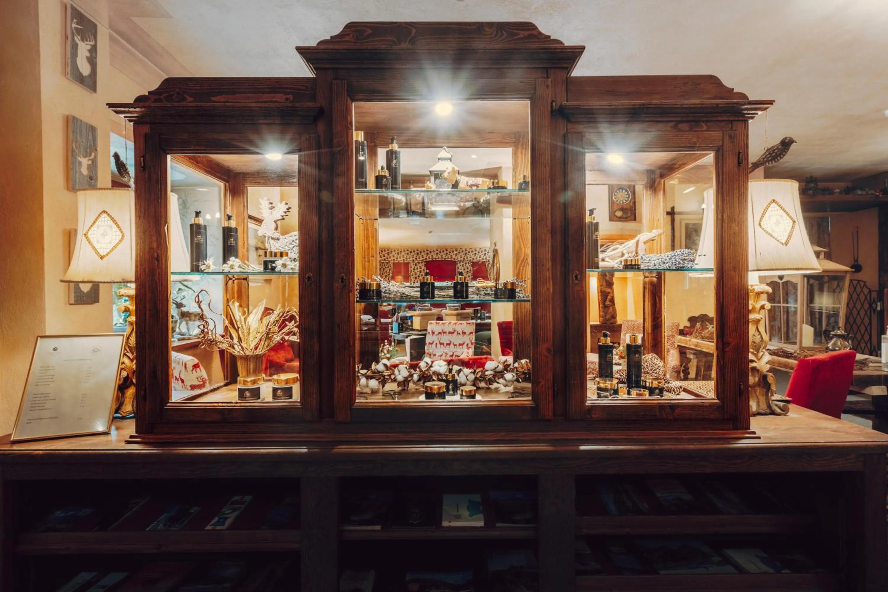 Lounge or bar in Villa Novecento Romantic Hotel - Estella Hotel Collection & Experience