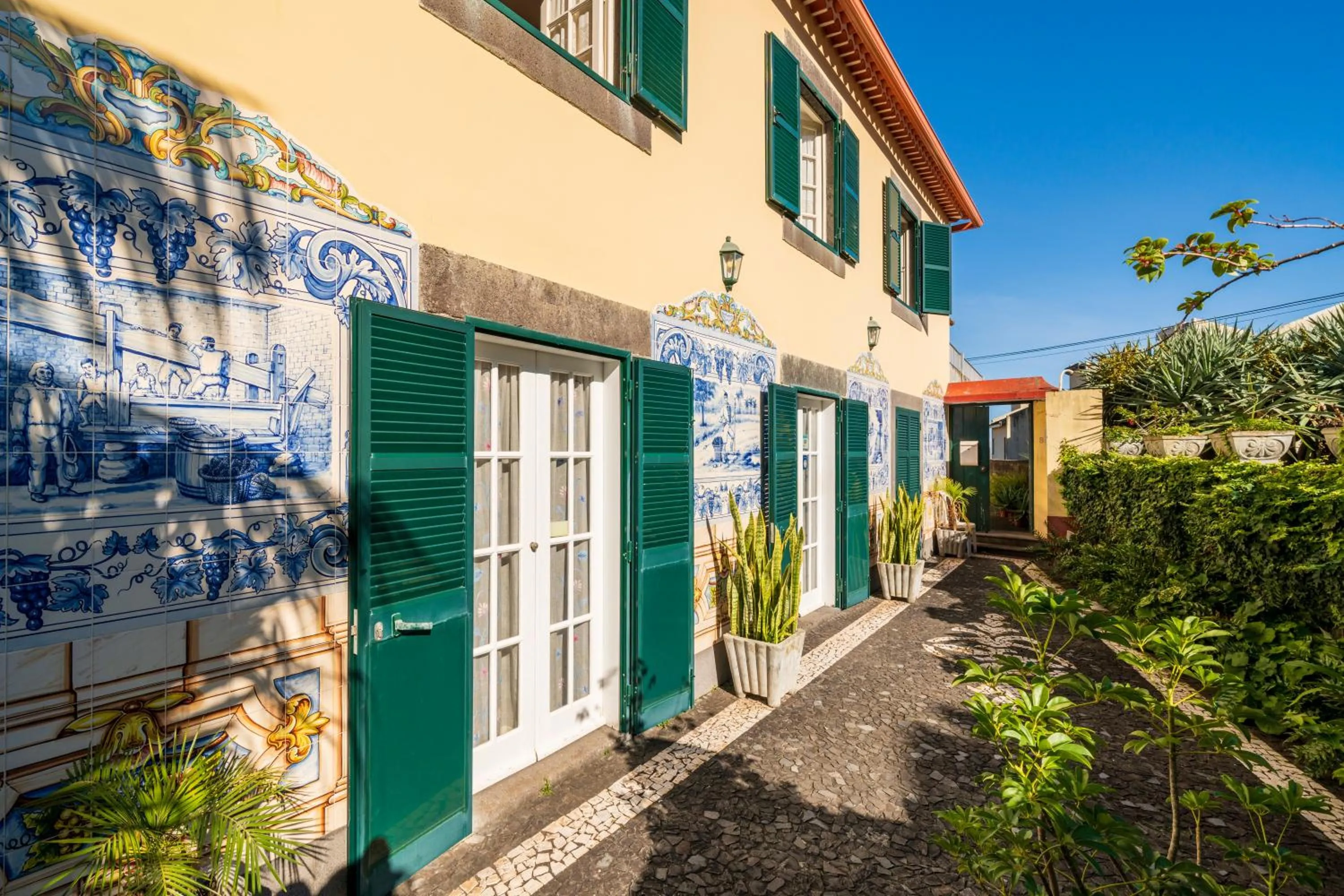 Property building in Casa Das Videiras