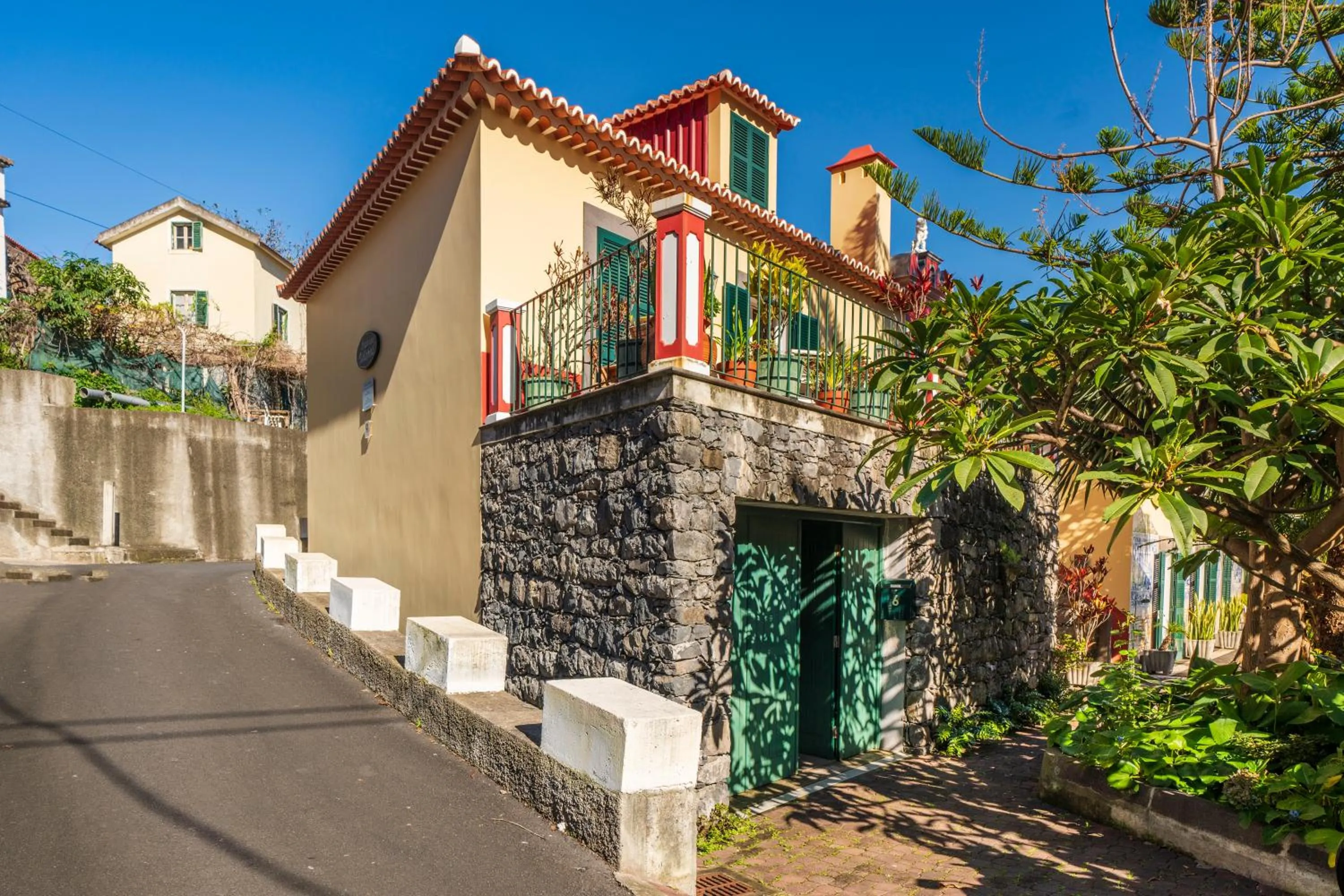 Property building in Casa Das Videiras