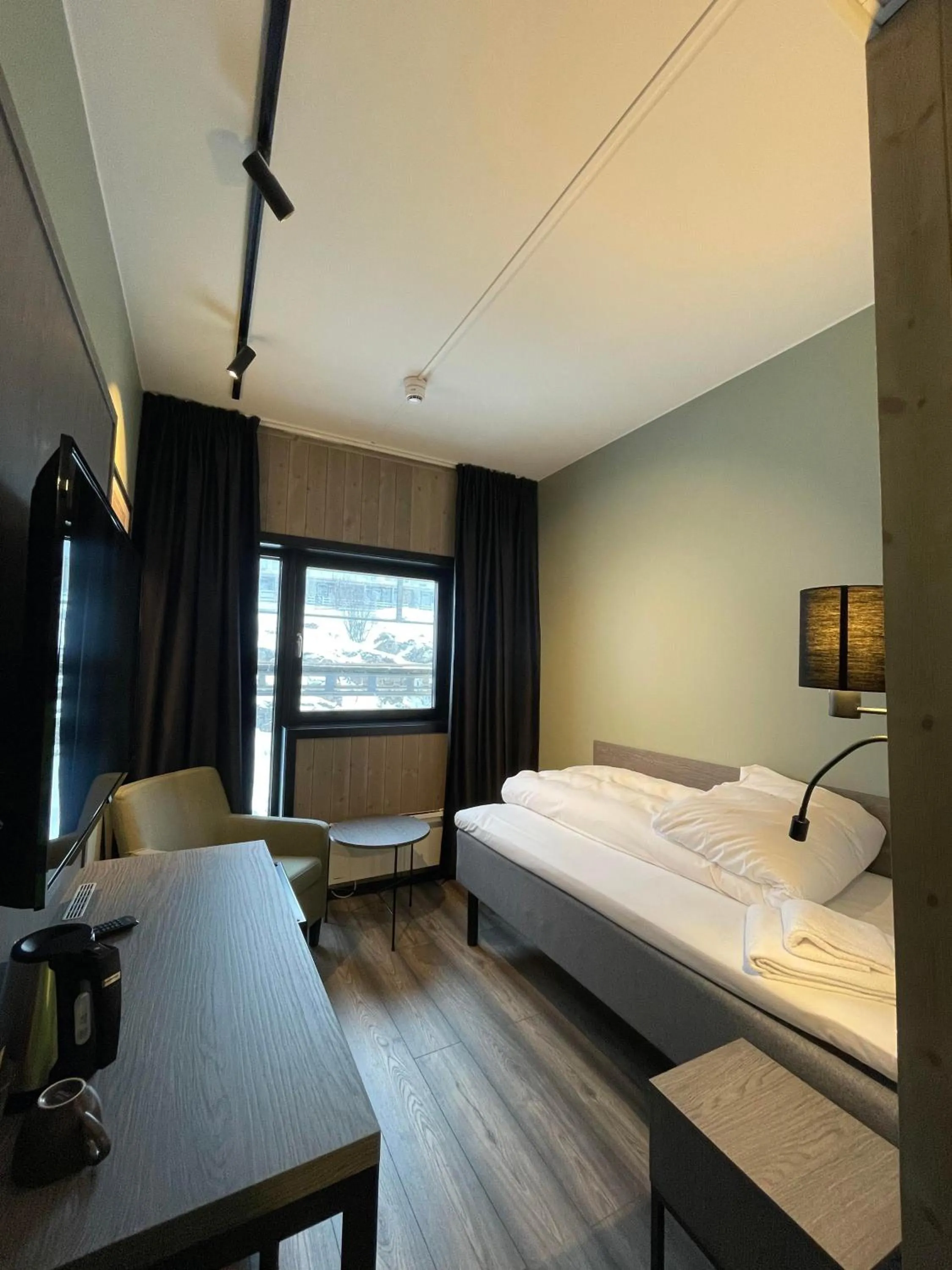 Photo of the whole room, Bed in Arctic Sea Hotel