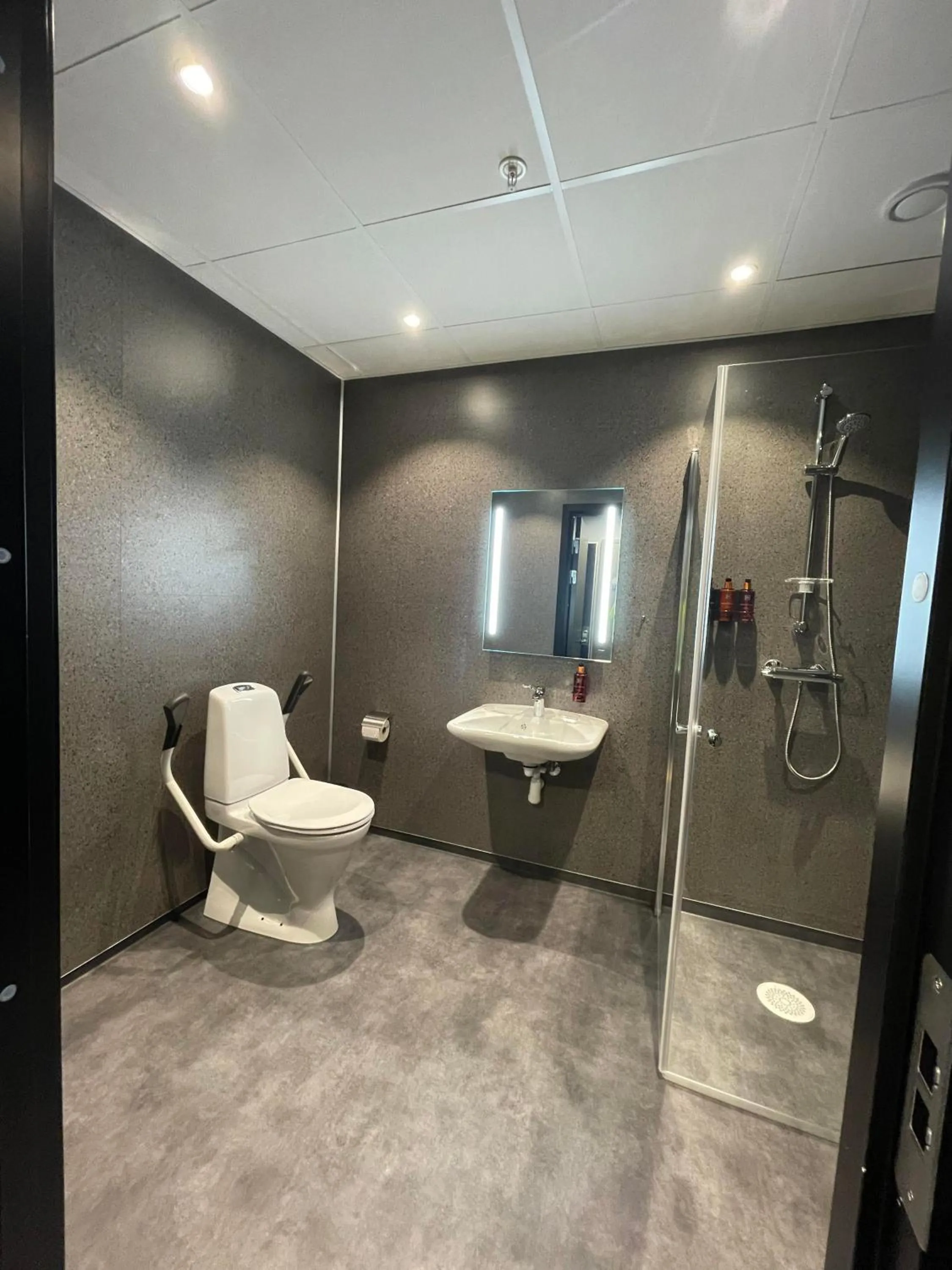 Bathroom in Arctic Sea Hotel