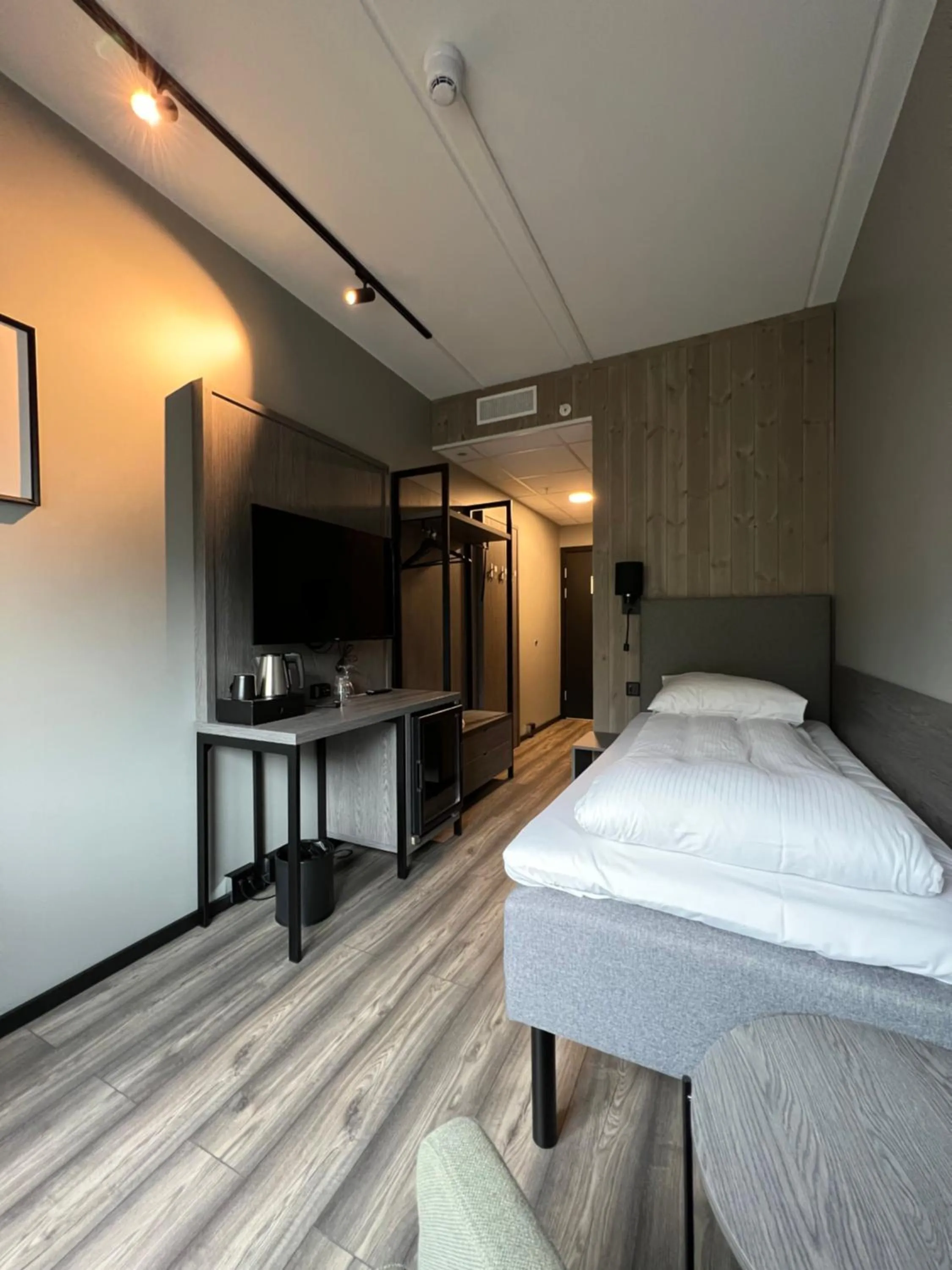 Photo of the whole room, Bed in Arctic Sea Hotel