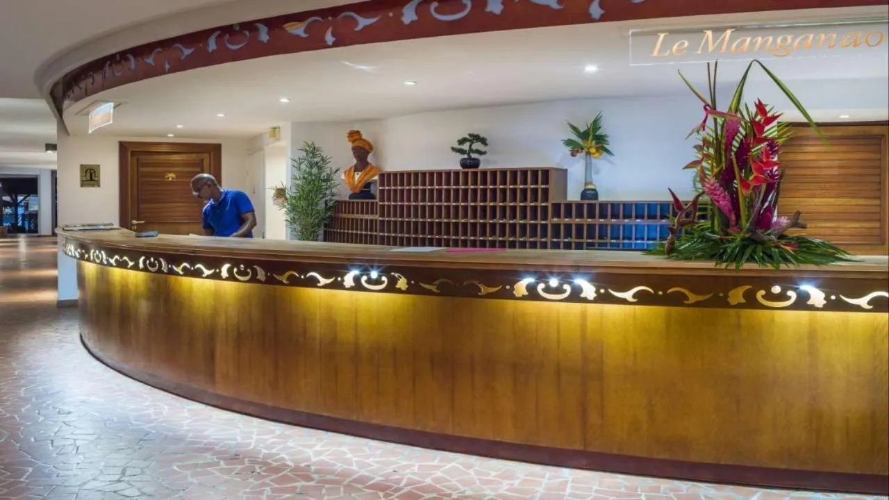 Restaurant/places to eat in Studio 25 m Manganao Joela 4 personnes avec machine a laver