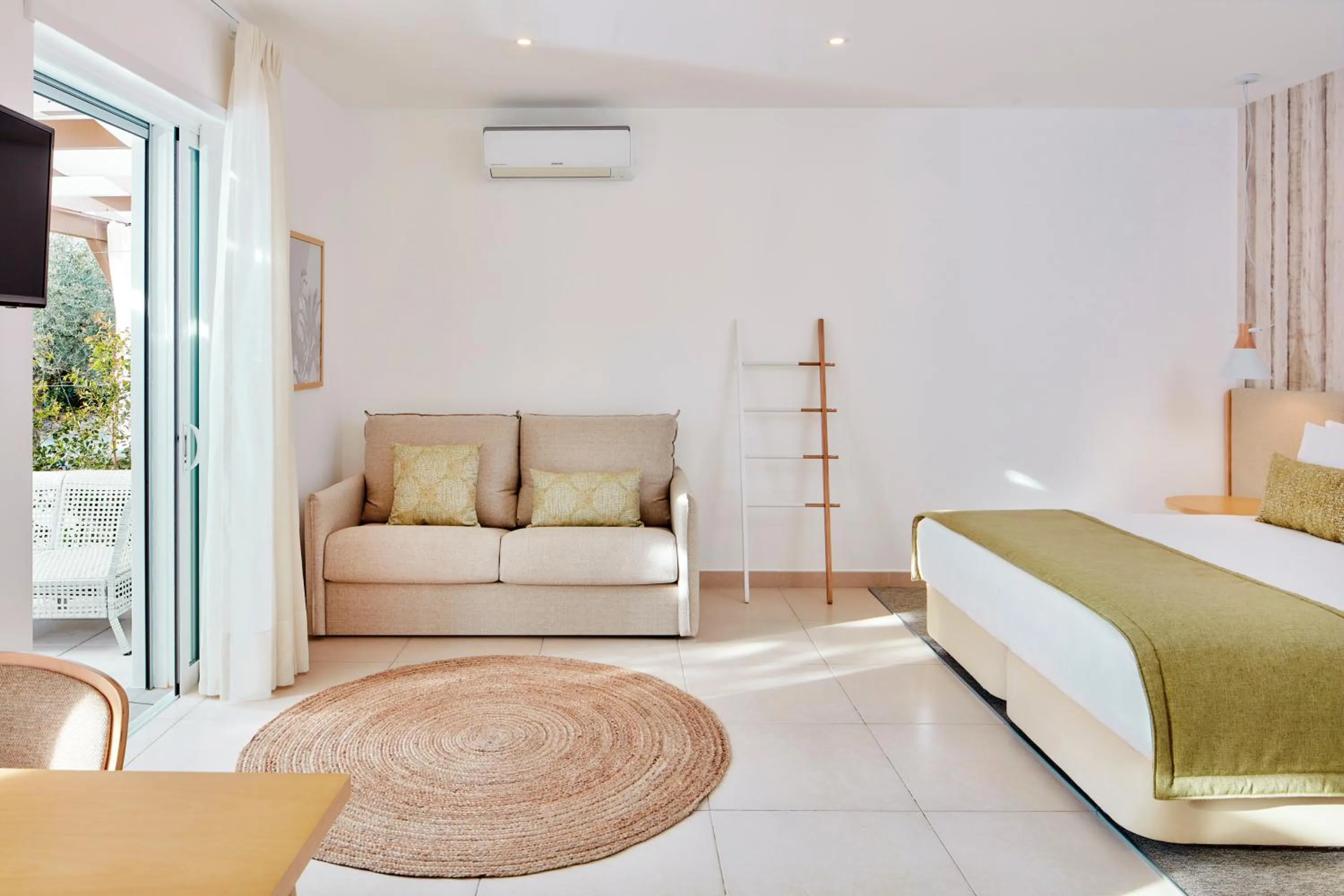 Patio, Bed in Quinta Dos Perfumes