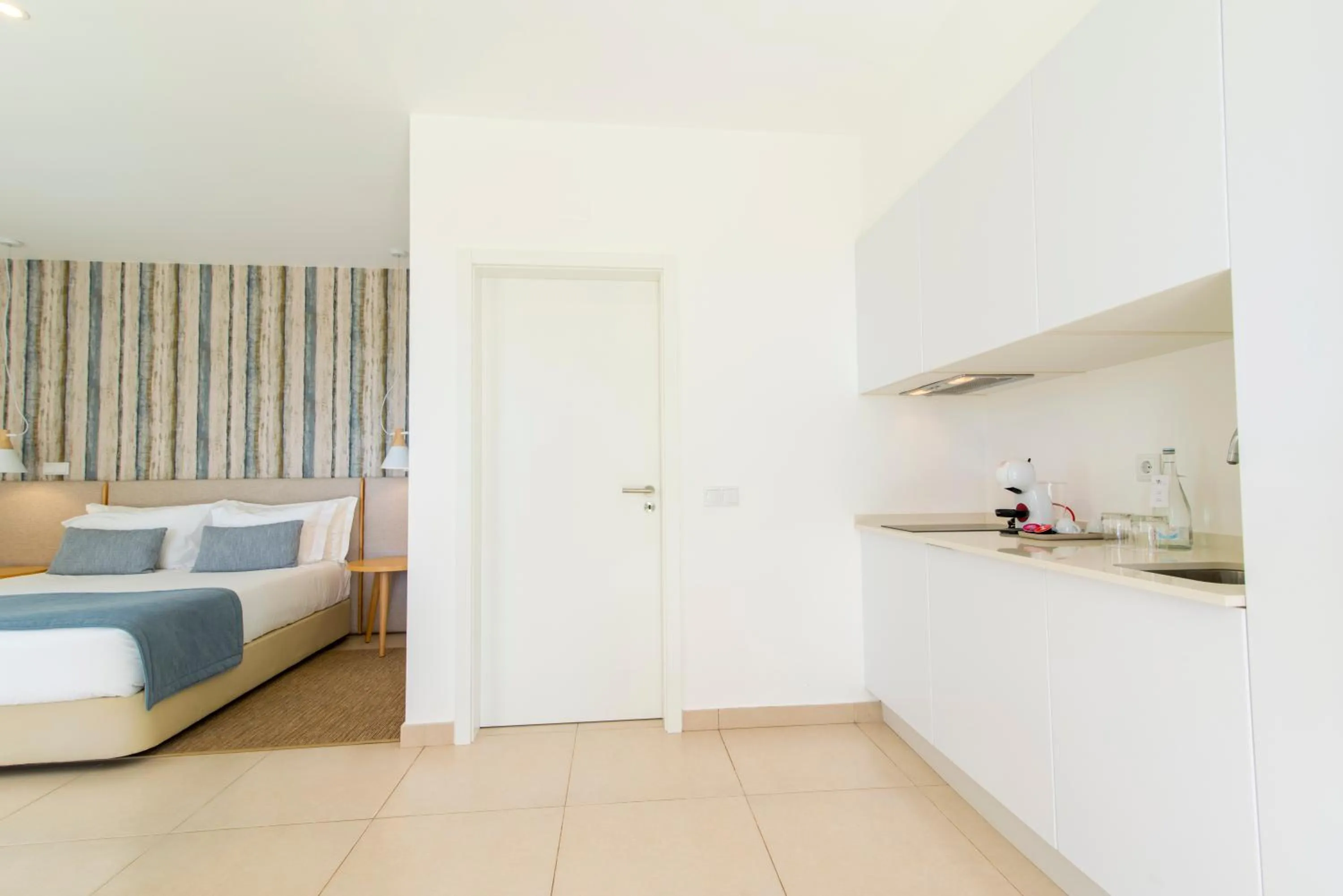 Coffee/tea facilities, Bed in Quinta Dos Perfumes