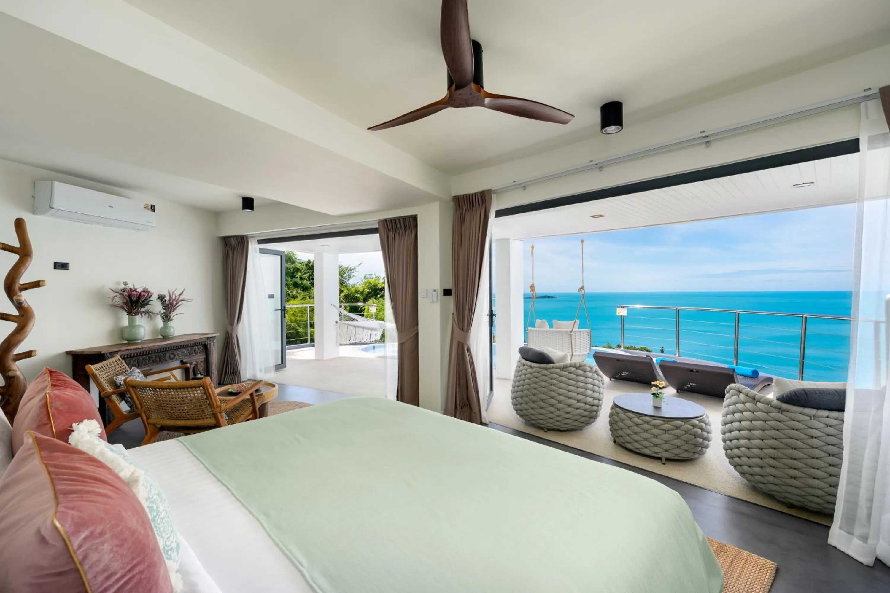 Bed in Villa Seawadee - luxurious, award-winning design Villa with amazing panoramic seaview