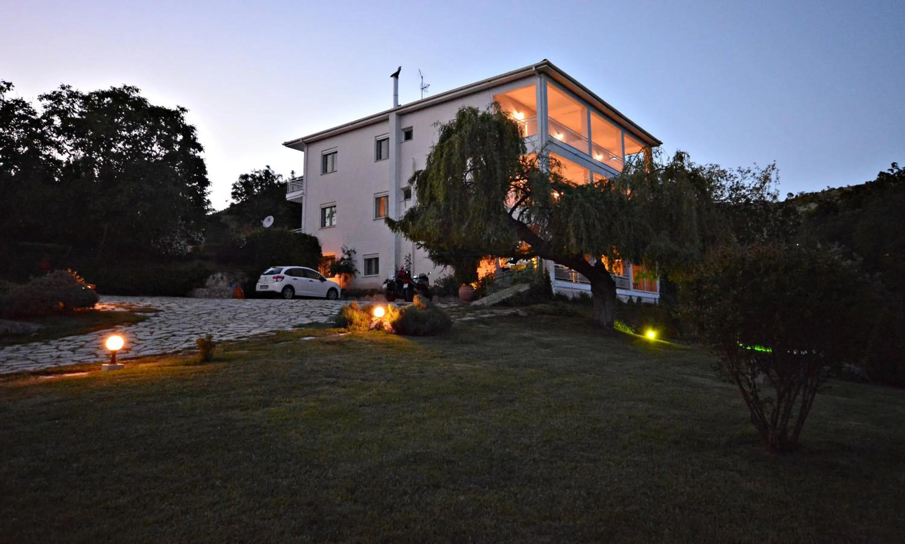 Property building in Guesthouse Vissinokipos - Biker Friendly - Motorradhotel