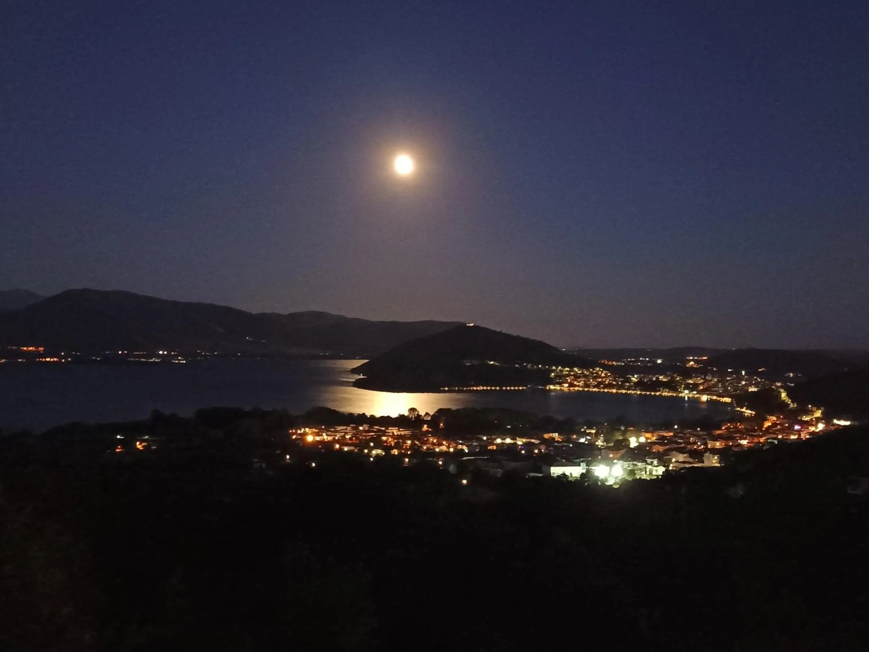 Lake view in Guesthouse Vissinokipos - Biker Friendly - Motorradhotel