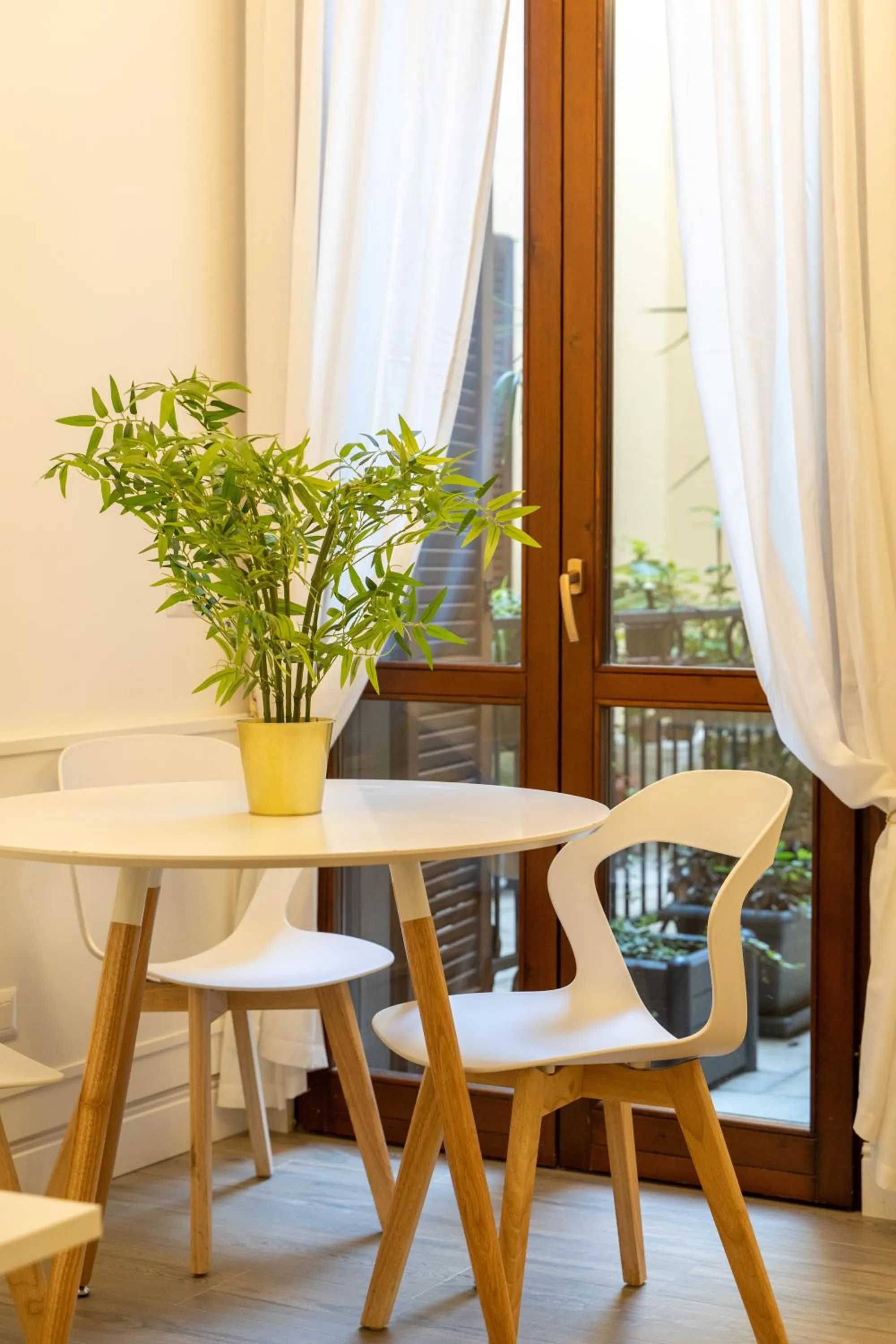 Communal lounge/ TV room in Mama House