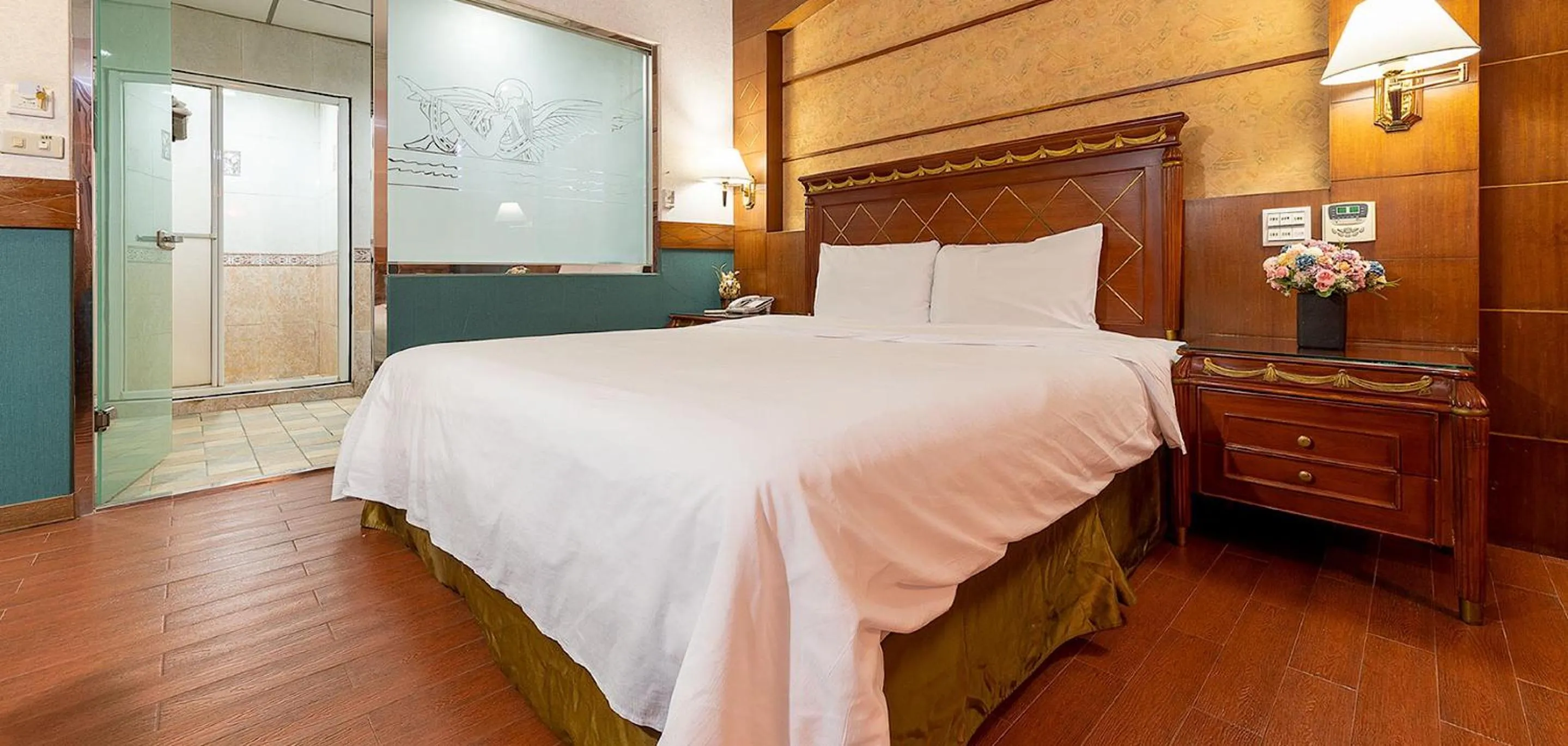 Bed in Chicago Motel