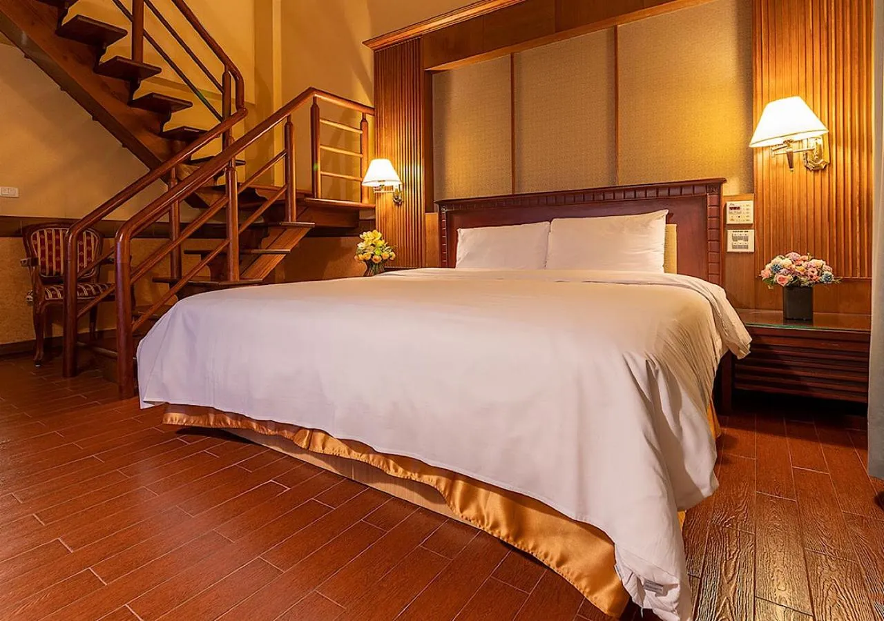 Bed in Chicago Motel