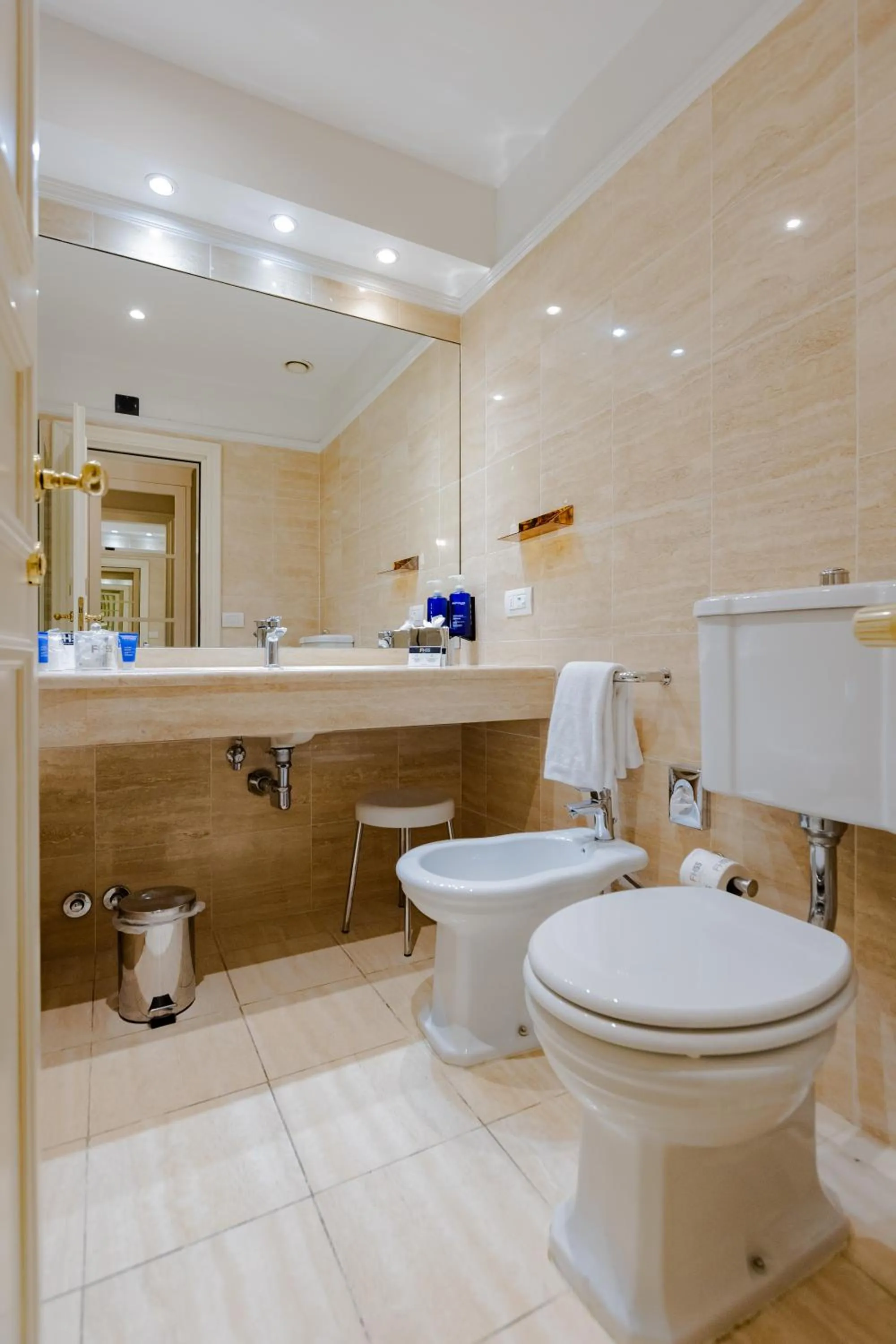 Bathroom in FH55 Hotel Calzaiuoli