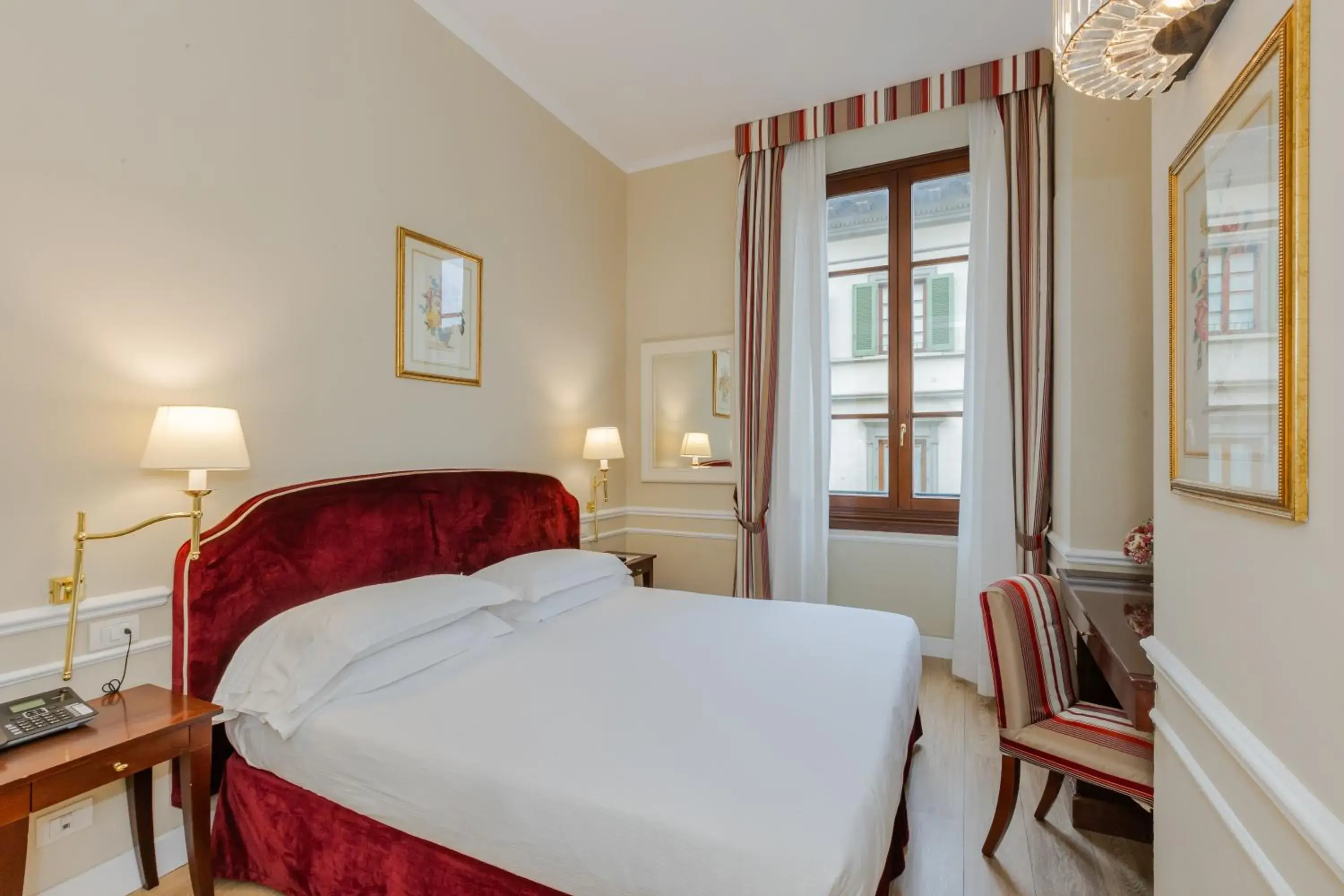 Classic Double or Twin Room with City View - single occupancy in FH55 Hotel Calzaiuoli Classic Double or Twin Room with City View - single occupancy in FH55 Hotel Calzaiuoli
