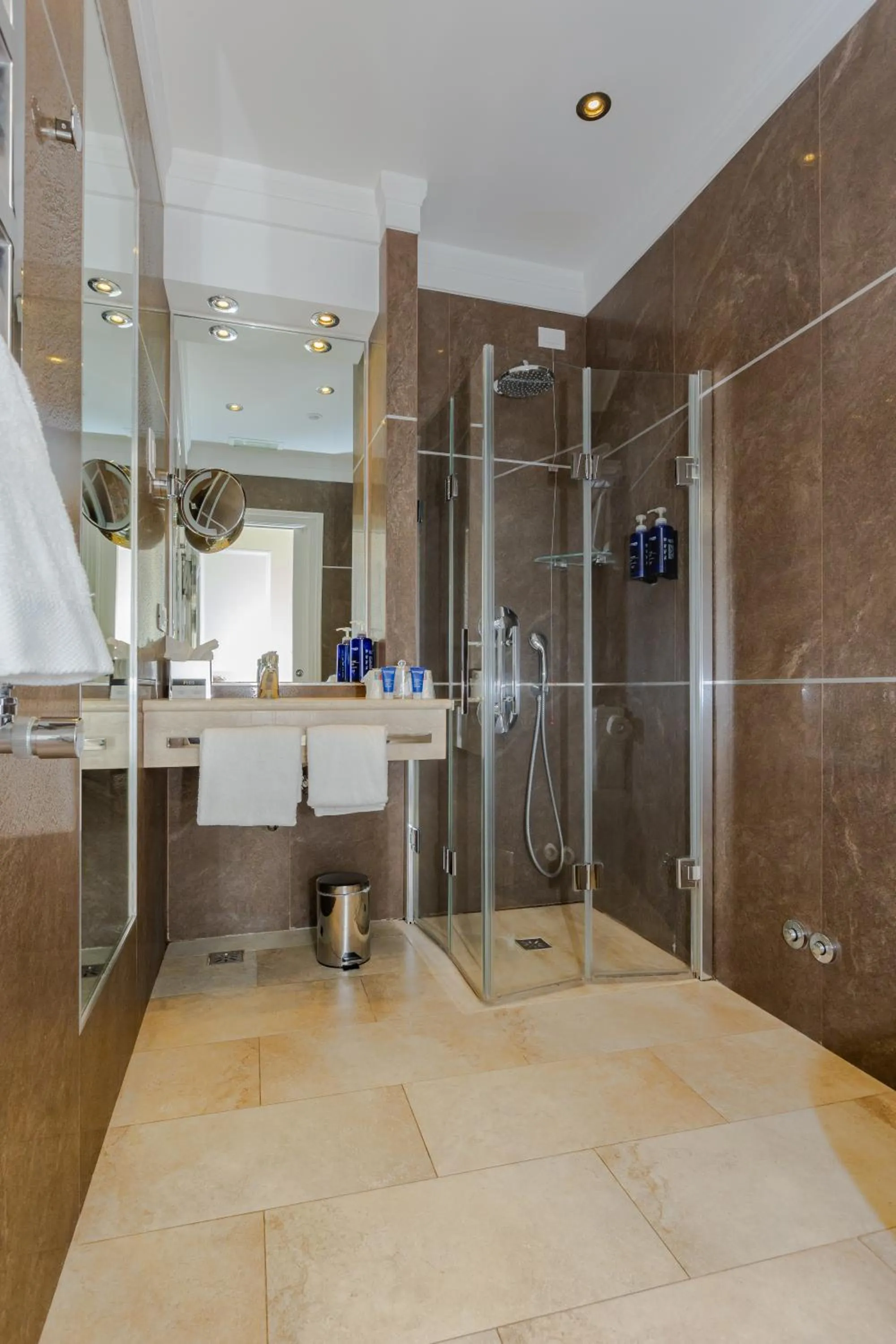 Shower in FH55 Hotel Calzaiuoli