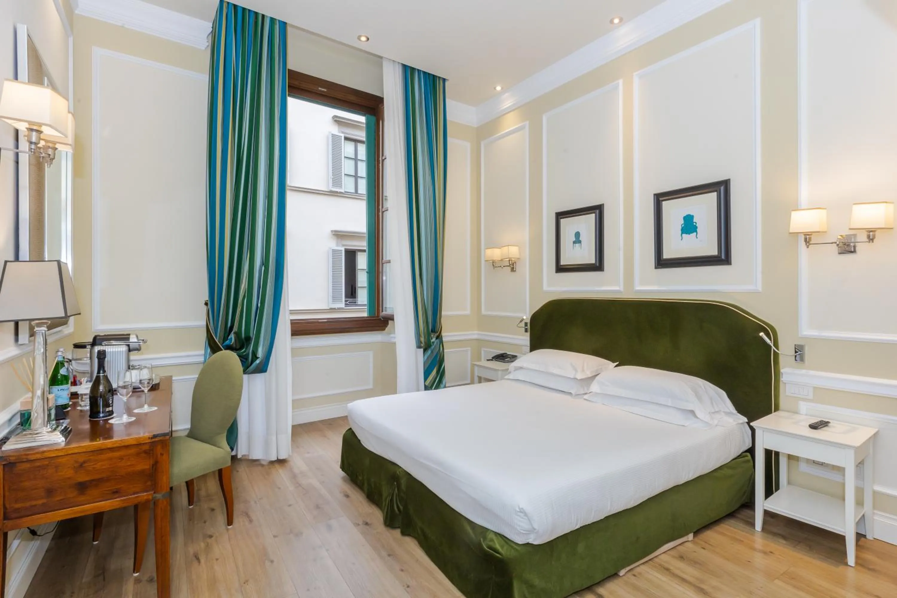 Photo of the whole room, Bed in FH55 Hotel Calzaiuoli