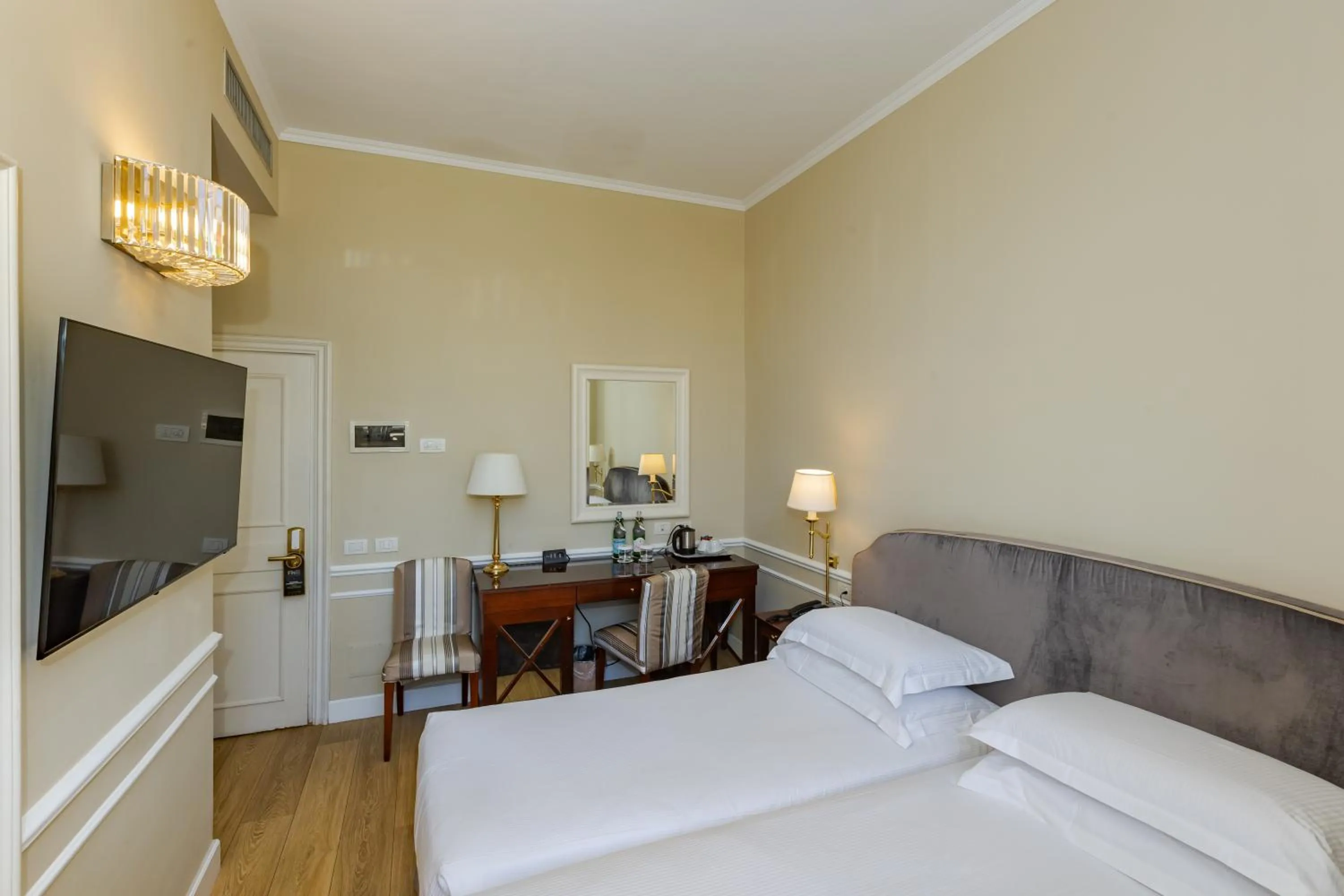 Bedroom, Bed in FH55 Hotel Calzaiuoli