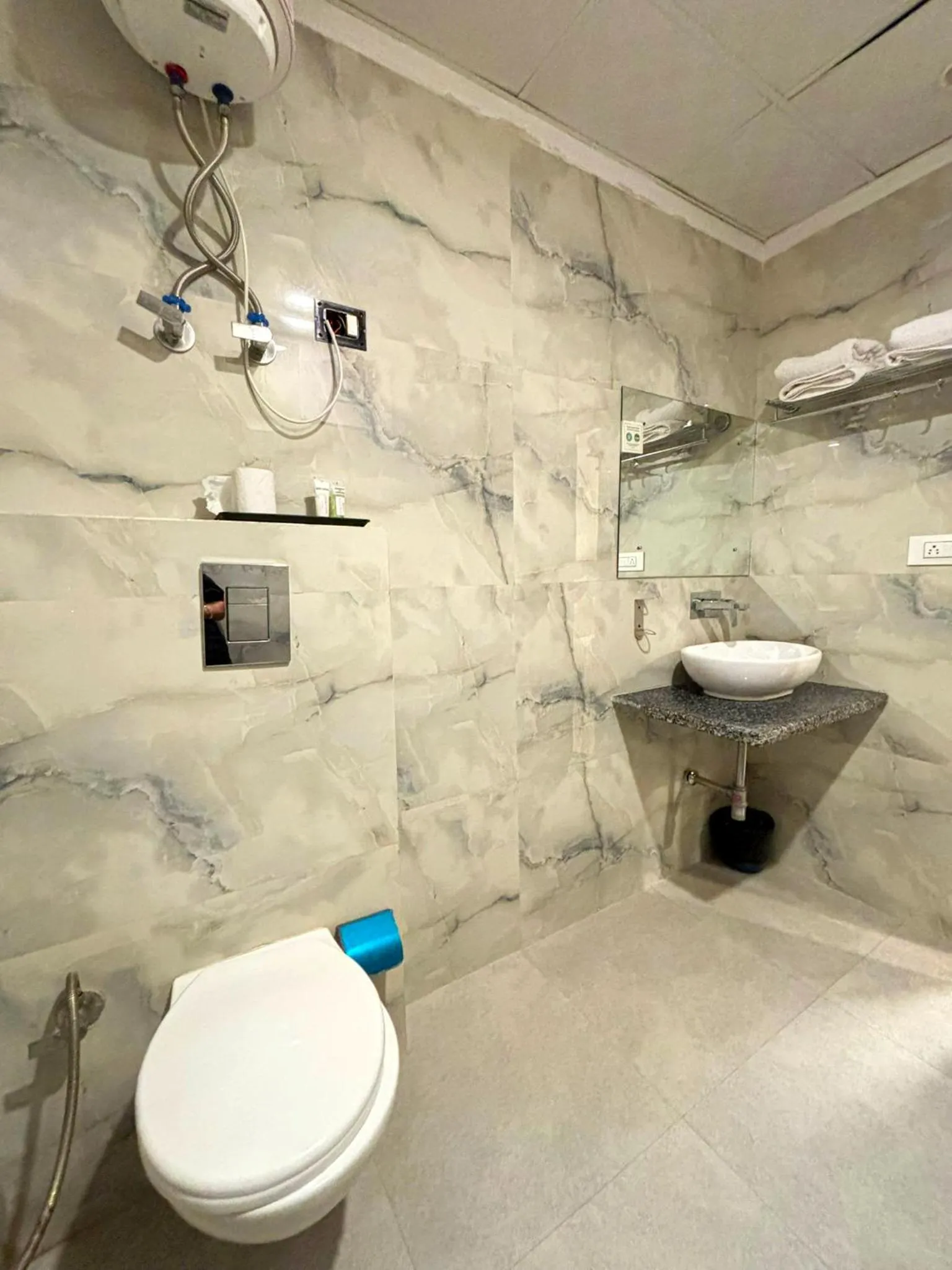 Bathroom in Hotel Emblem Suites- Near Delhi Airport