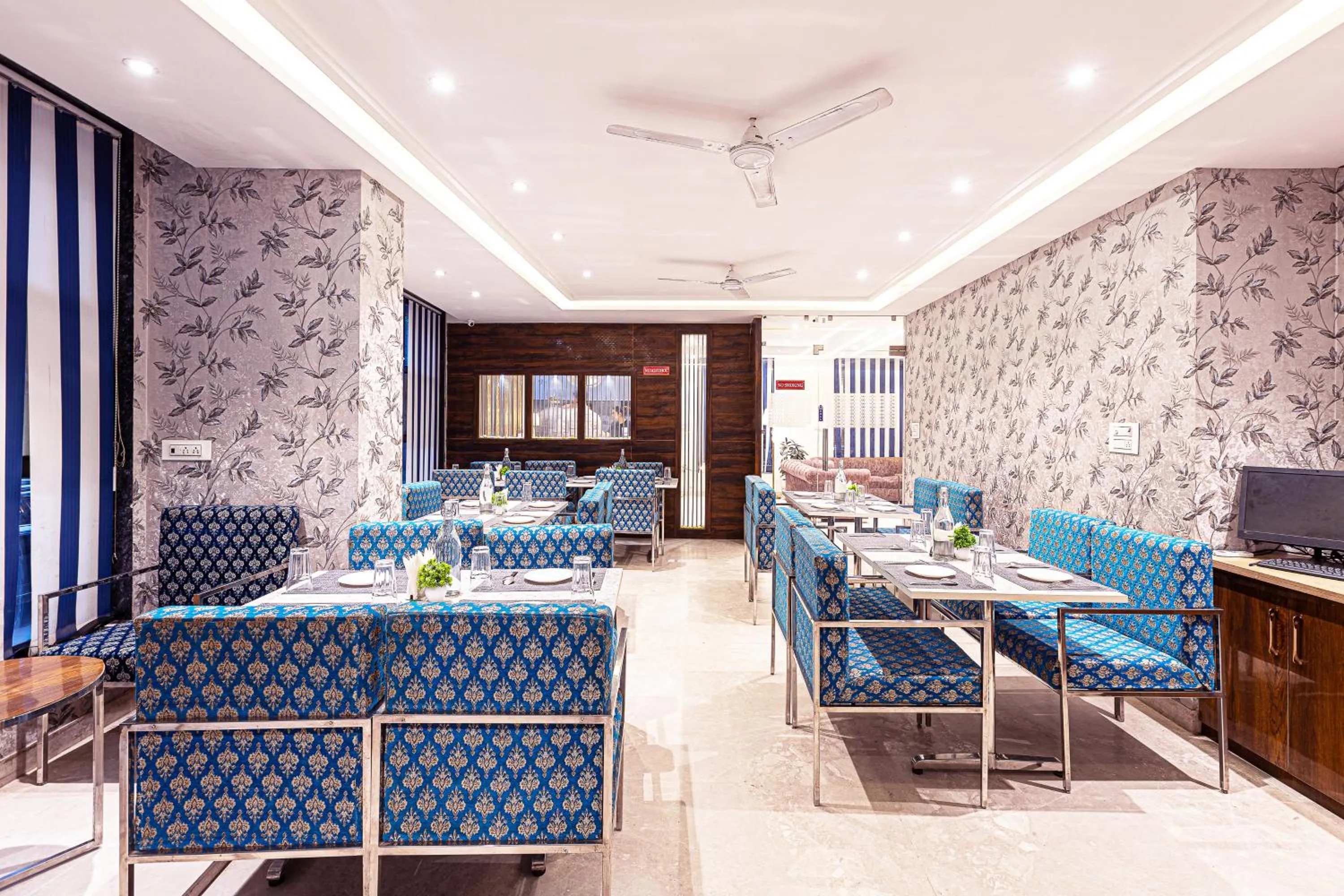 Restaurant/places to eat in Hotel Emblem Suites- Near Delhi Airport