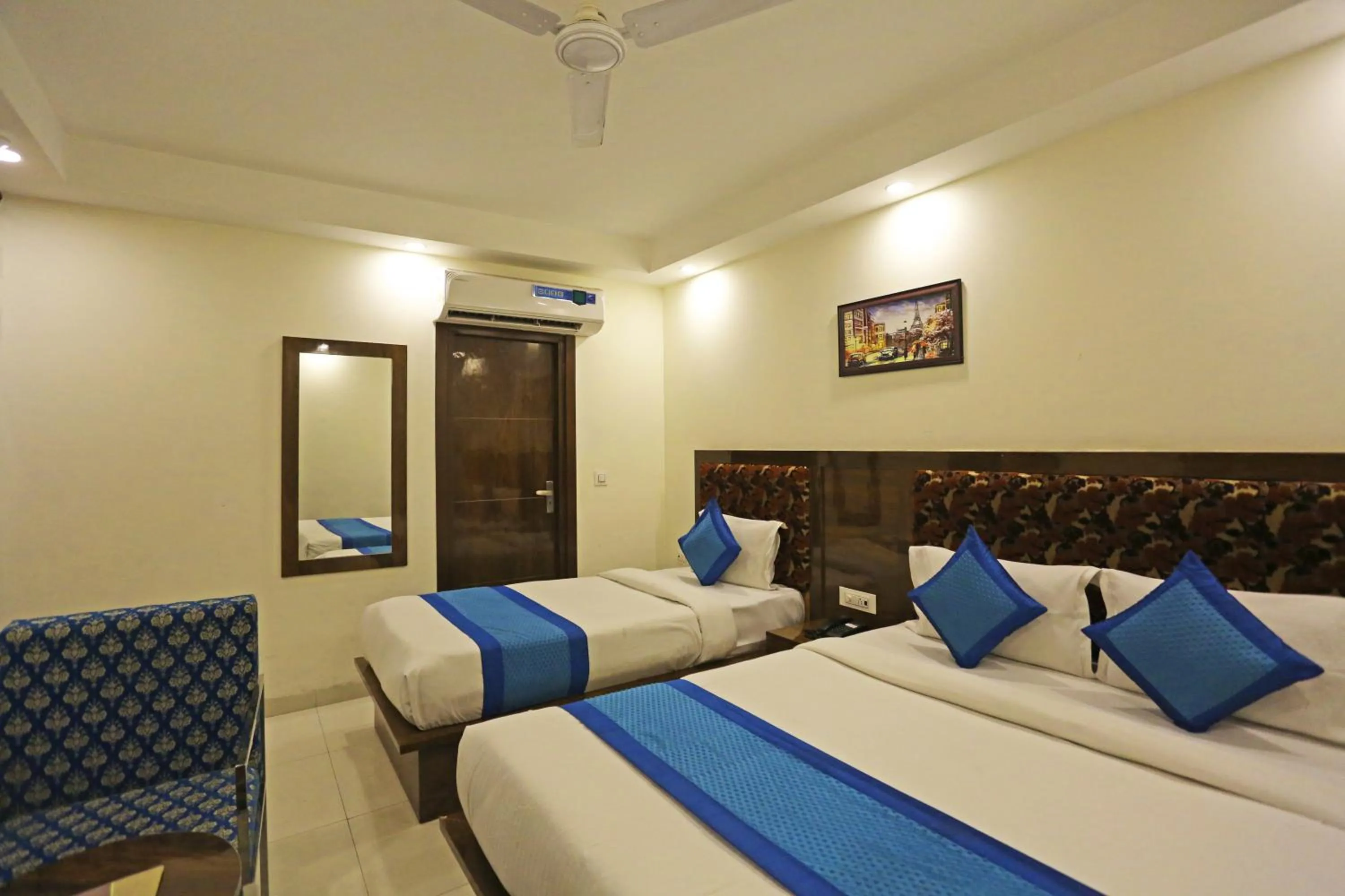 Bedroom, Bed in Hotel Emblem Suites- Near Delhi Airport