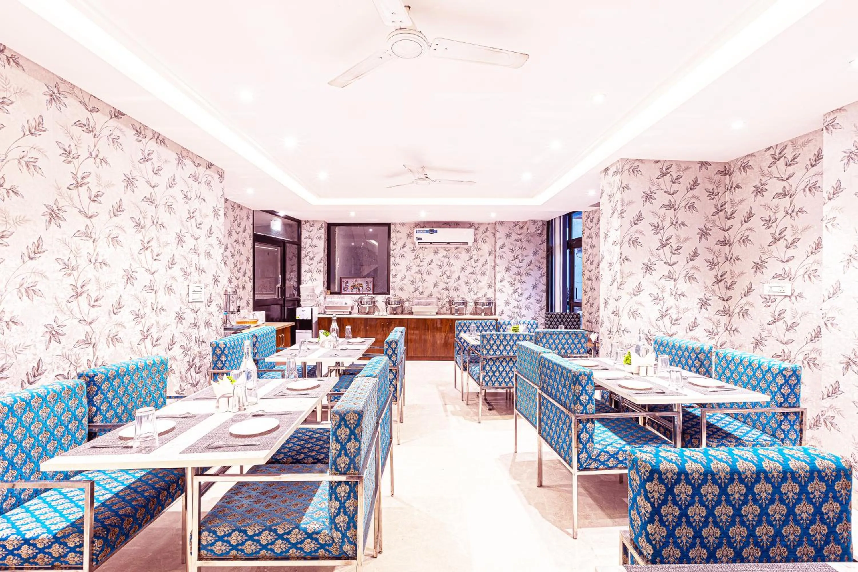 Restaurant/places to eat in Hotel Emblem Suites- Near Delhi Airport