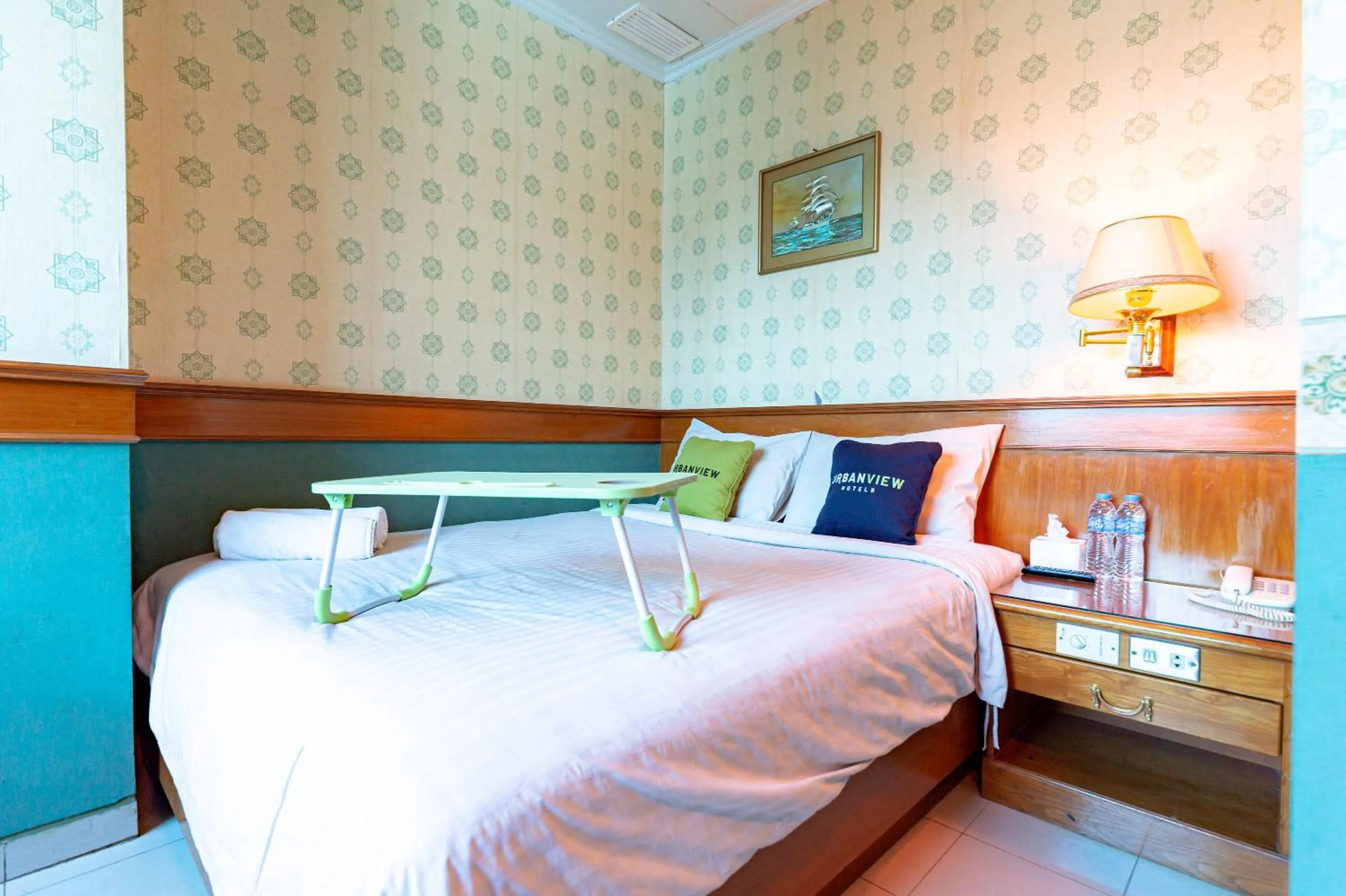 Bed in Urbanview Hotel P Residence Asemka