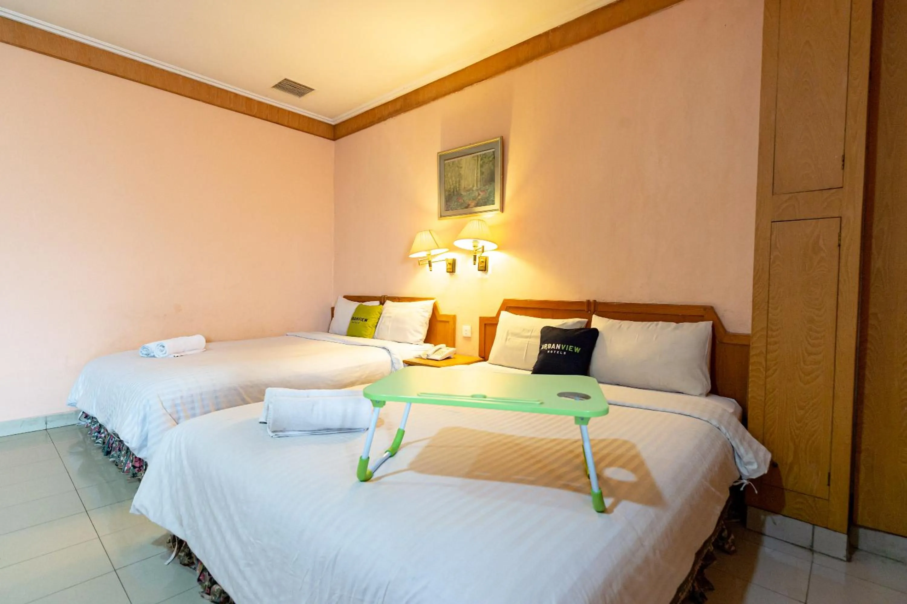 Bed in Urbanview Hotel P Residence Asemka