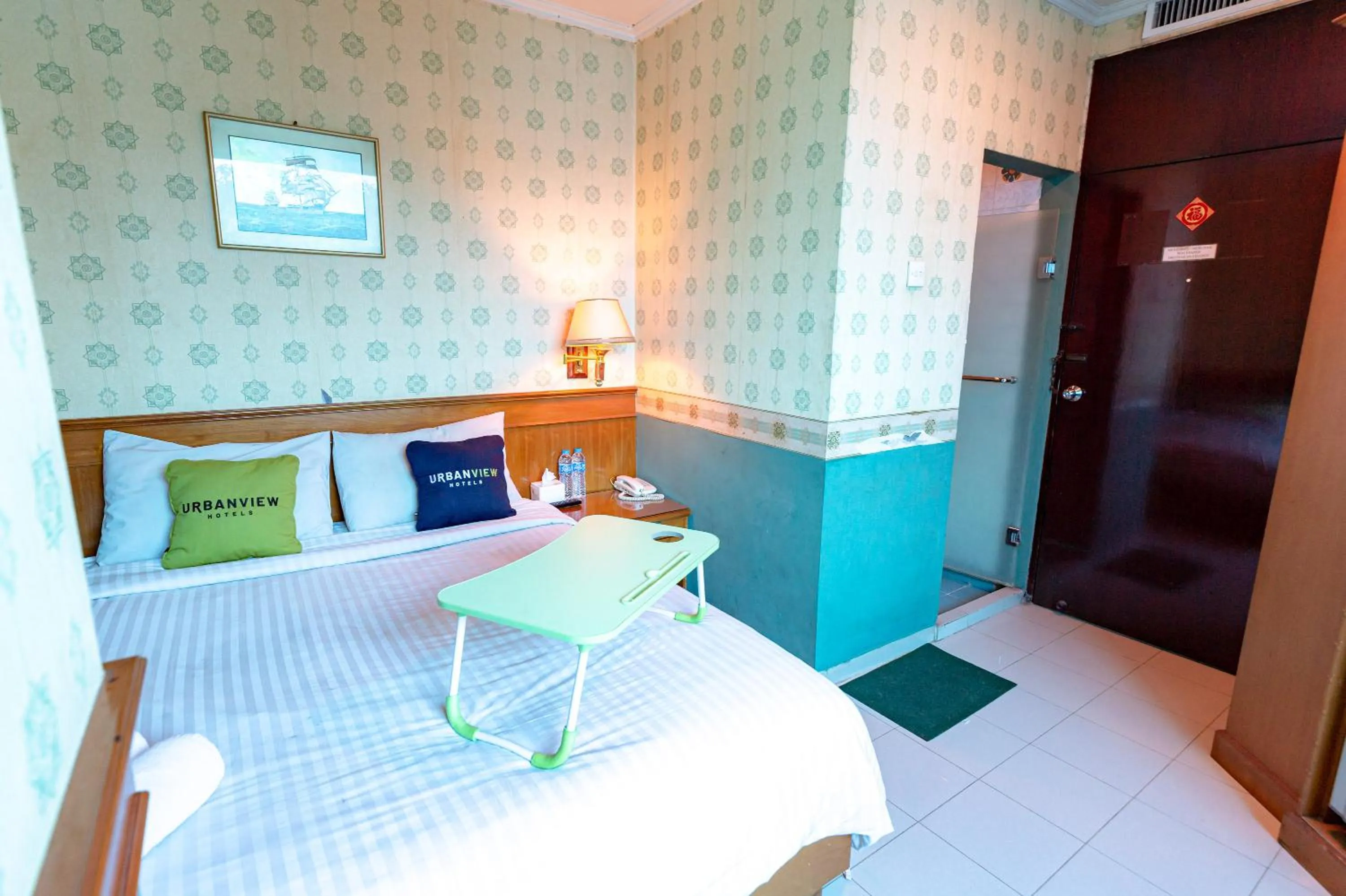 Bed in Urbanview Hotel P Residence Asemka