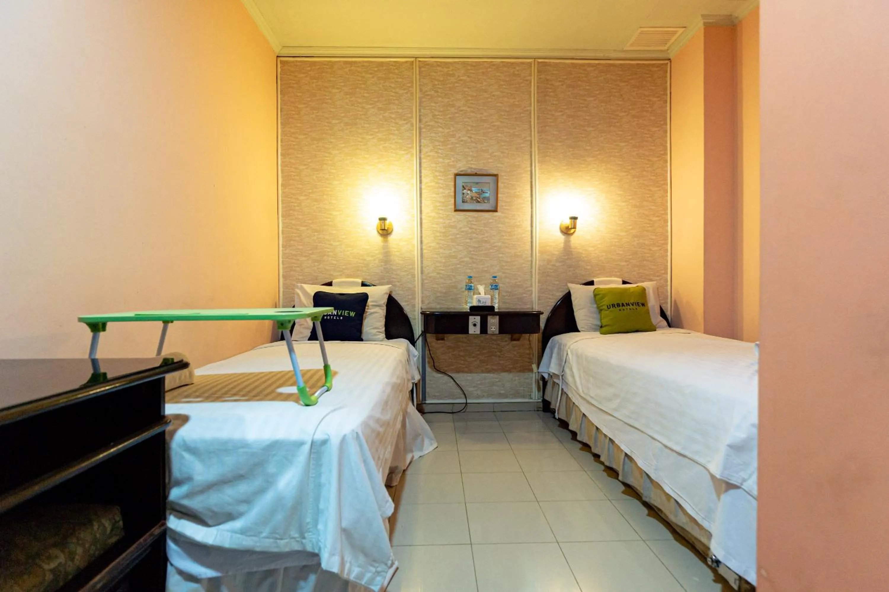 Bed in Urbanview Hotel P Residence Asemka