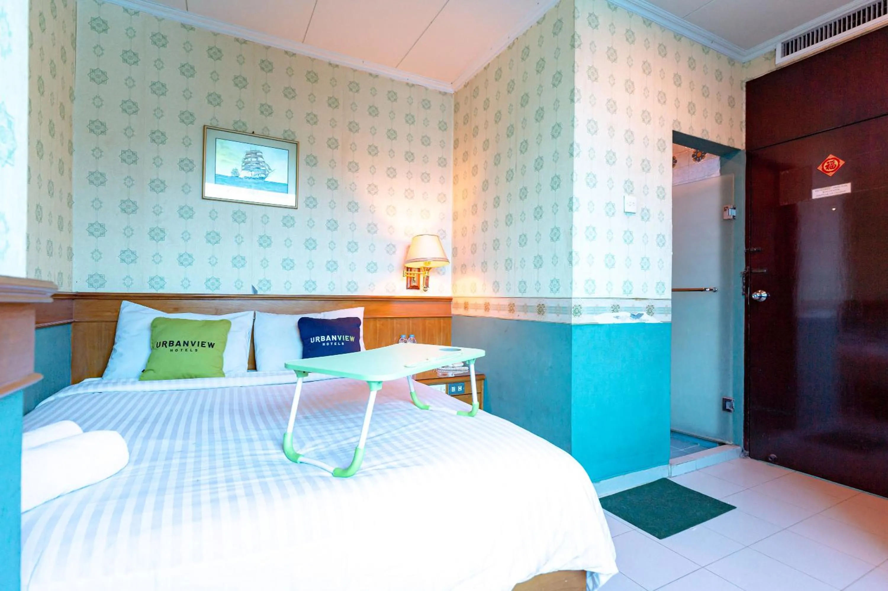 Bed in Urbanview Hotel P Residence Asemka