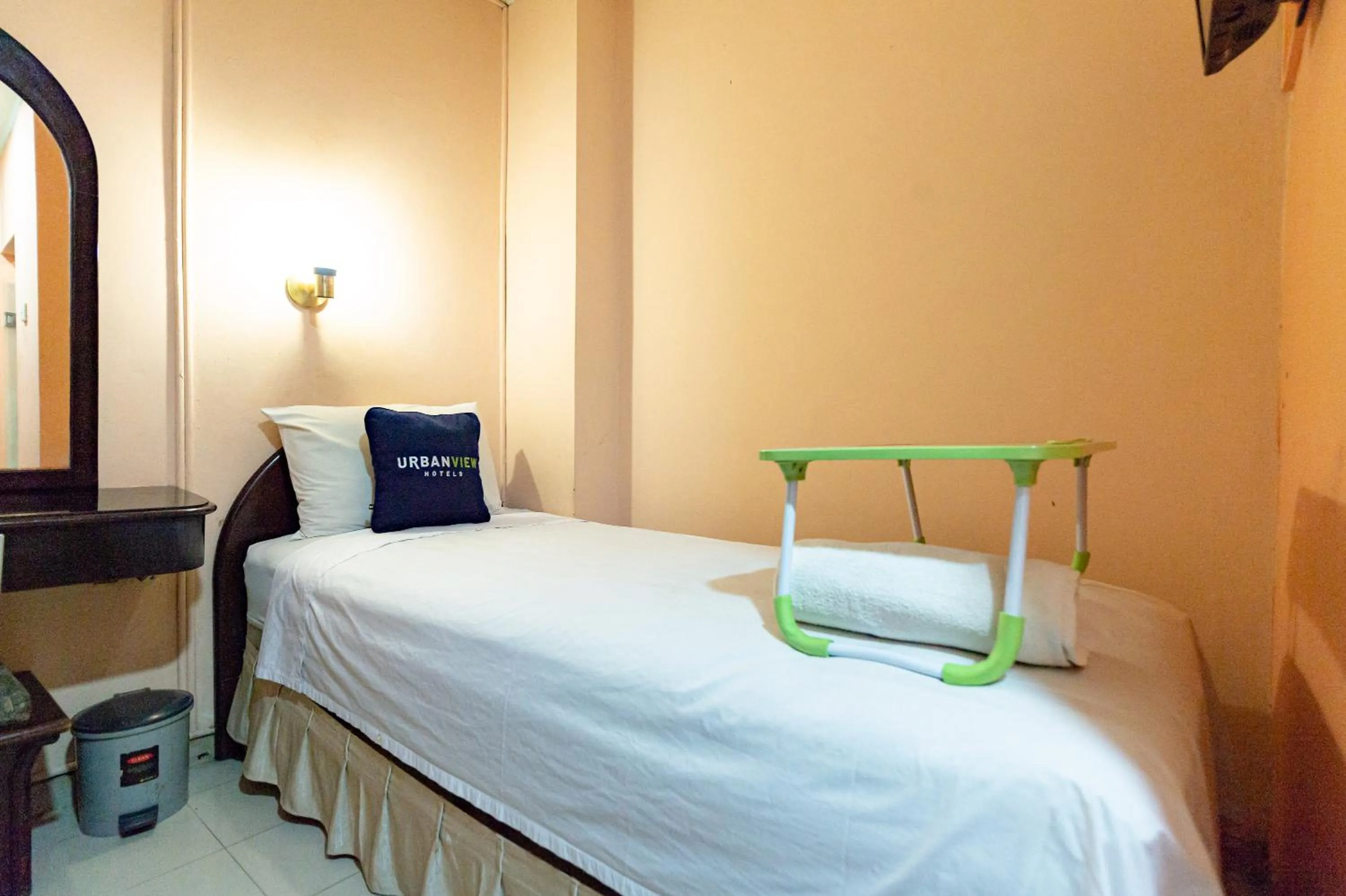 Bed in Urbanview Hotel P Residence Asemka
