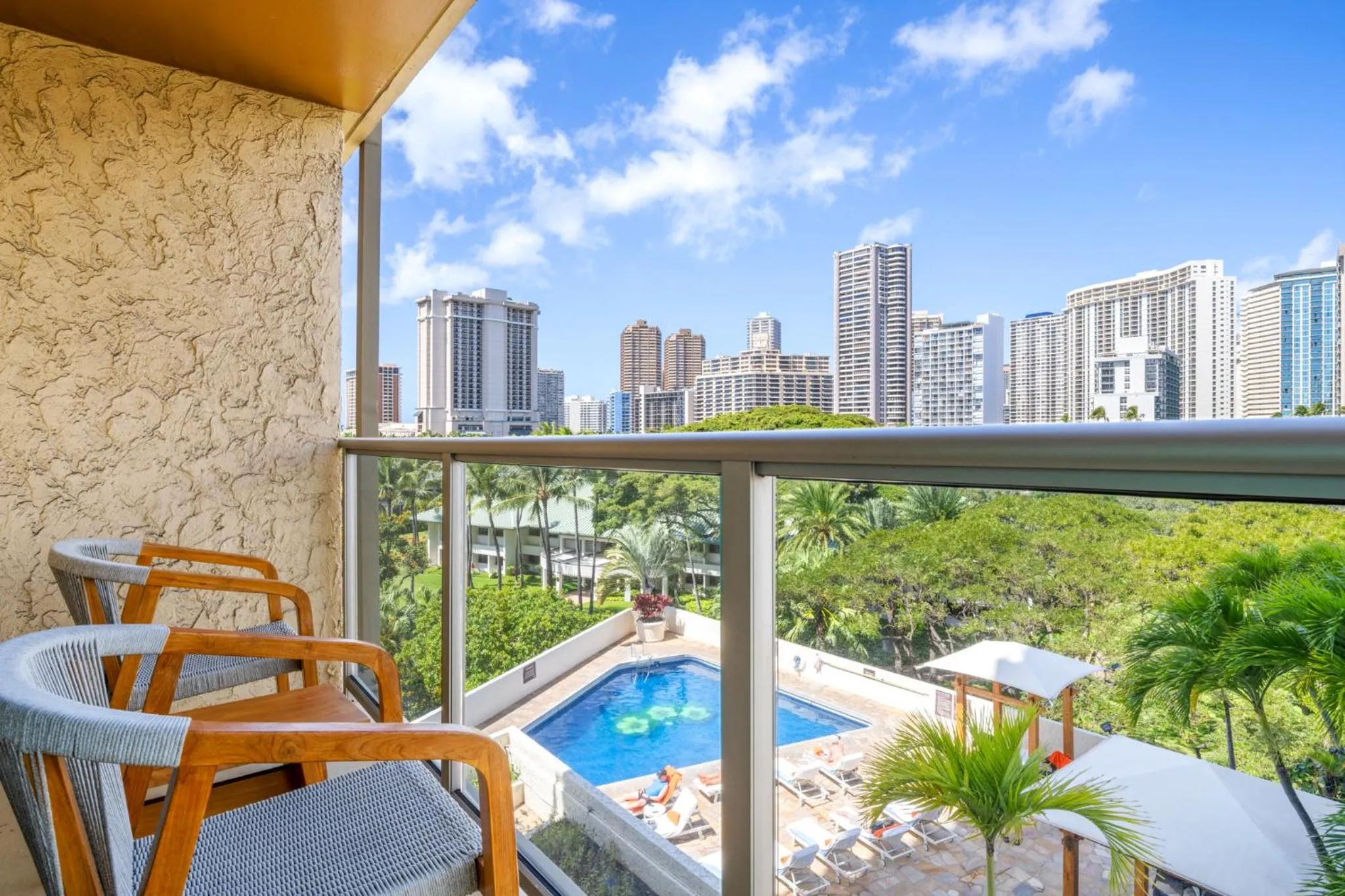 Balcony/Terrace in Luana Waikiki Hotel & Suites