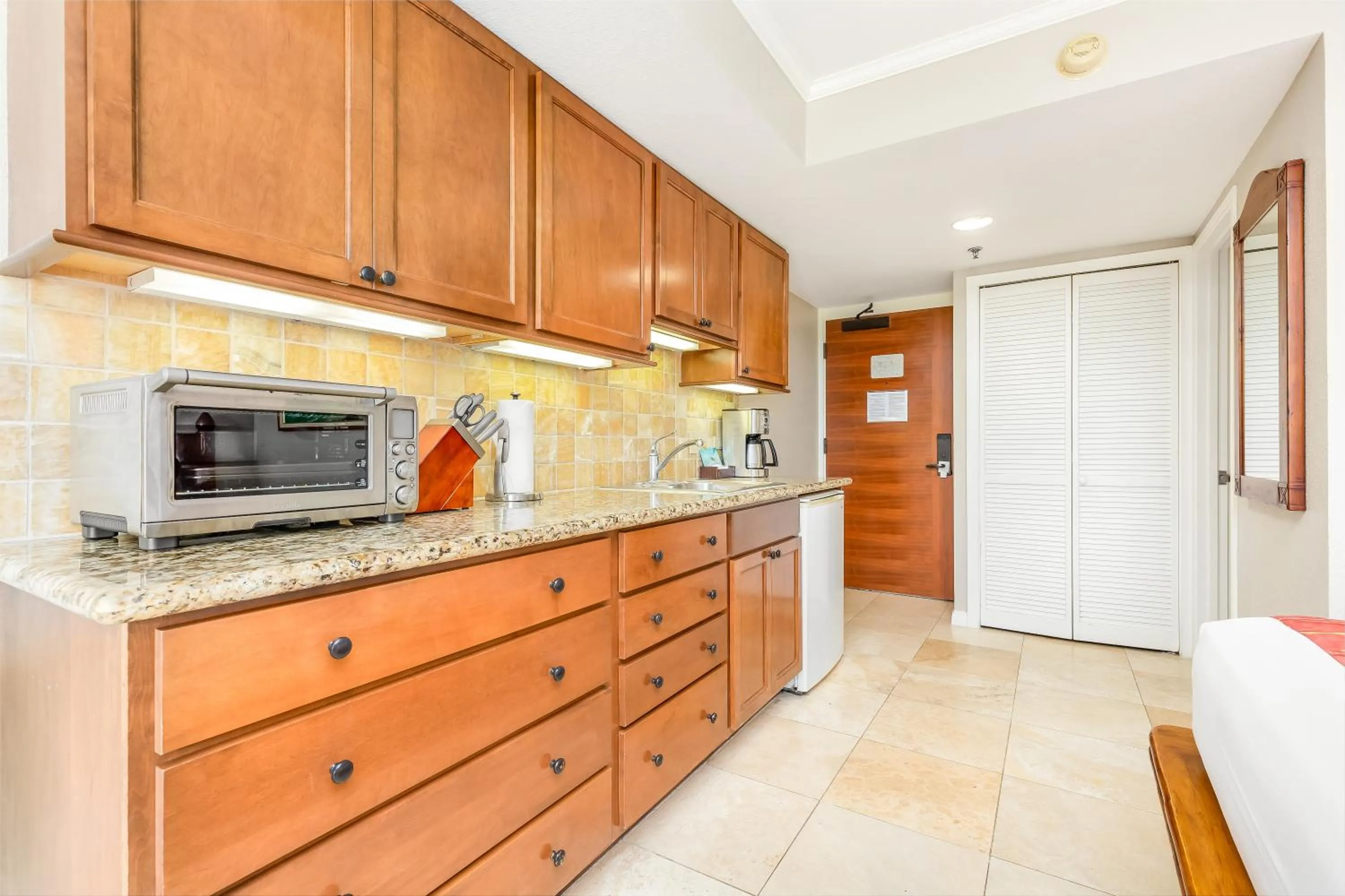 Kitchen or kitchenette in Luana Waikiki Hotel & Suites