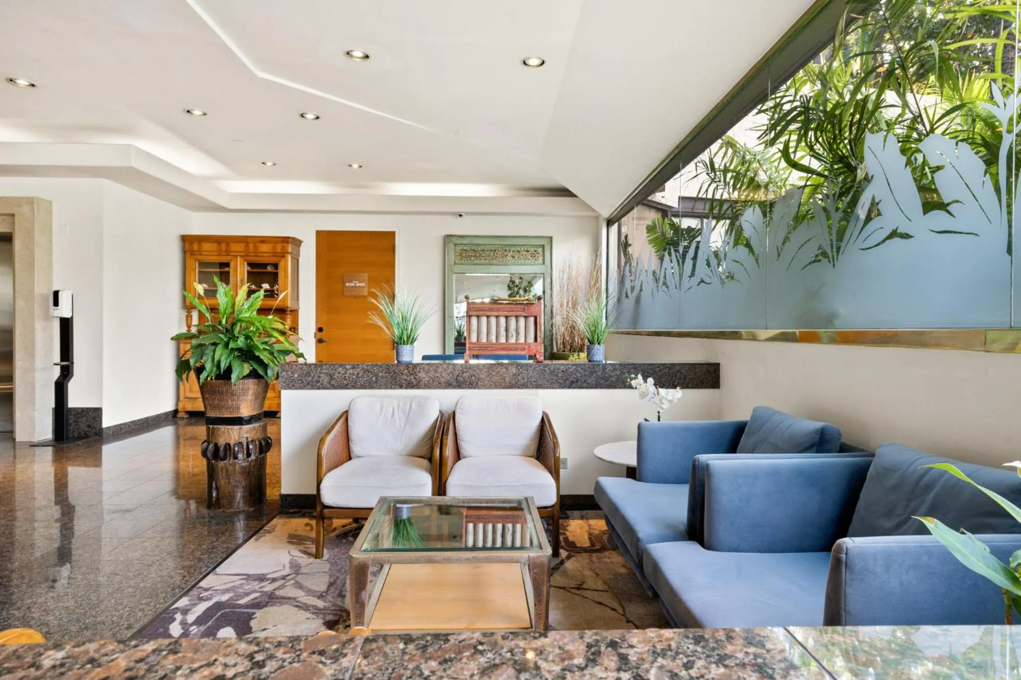 Living room in Luana Waikiki Hotel & Suites