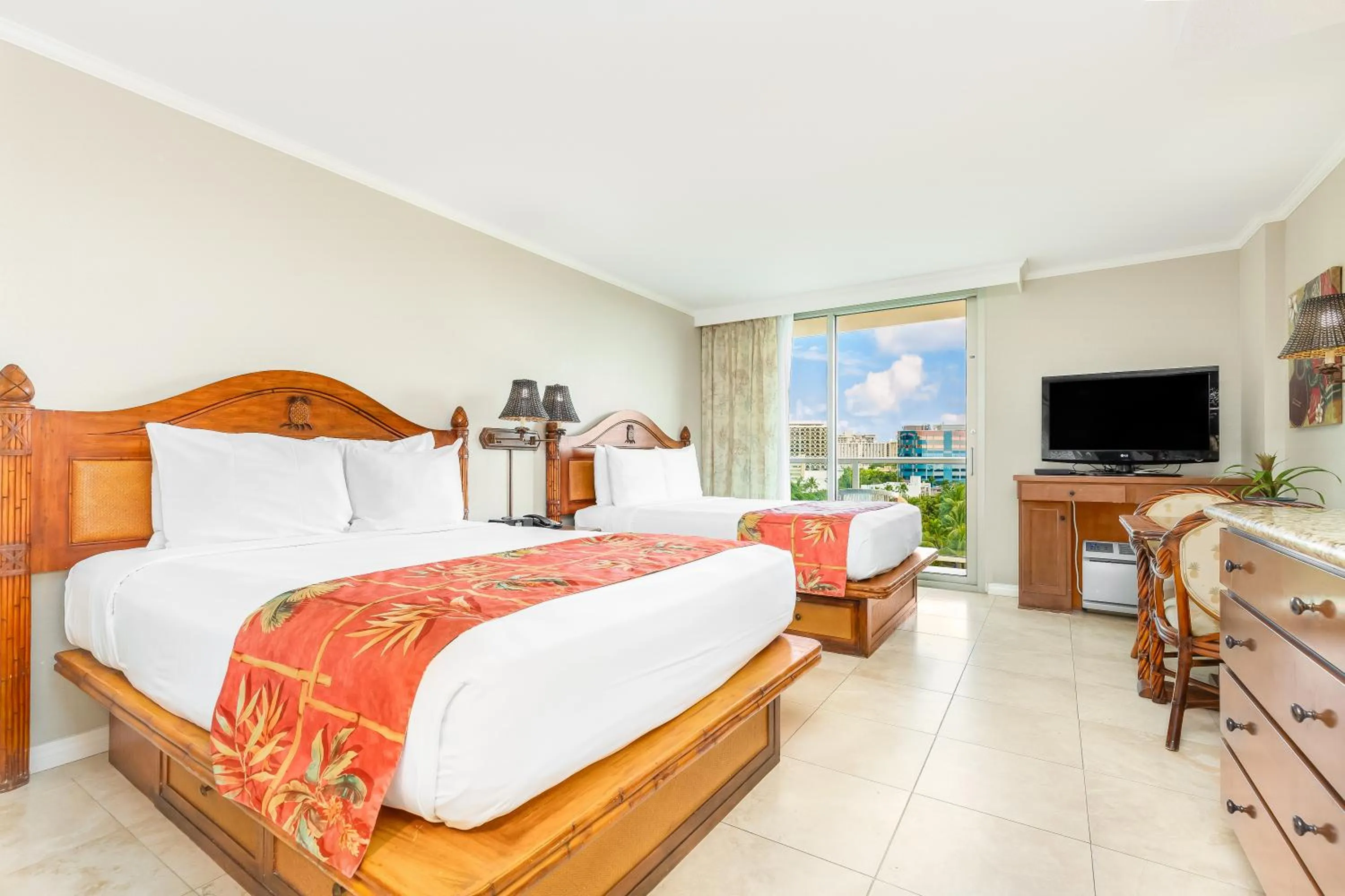 Bedroom, Bed in Luana Waikiki Hotel & Suites