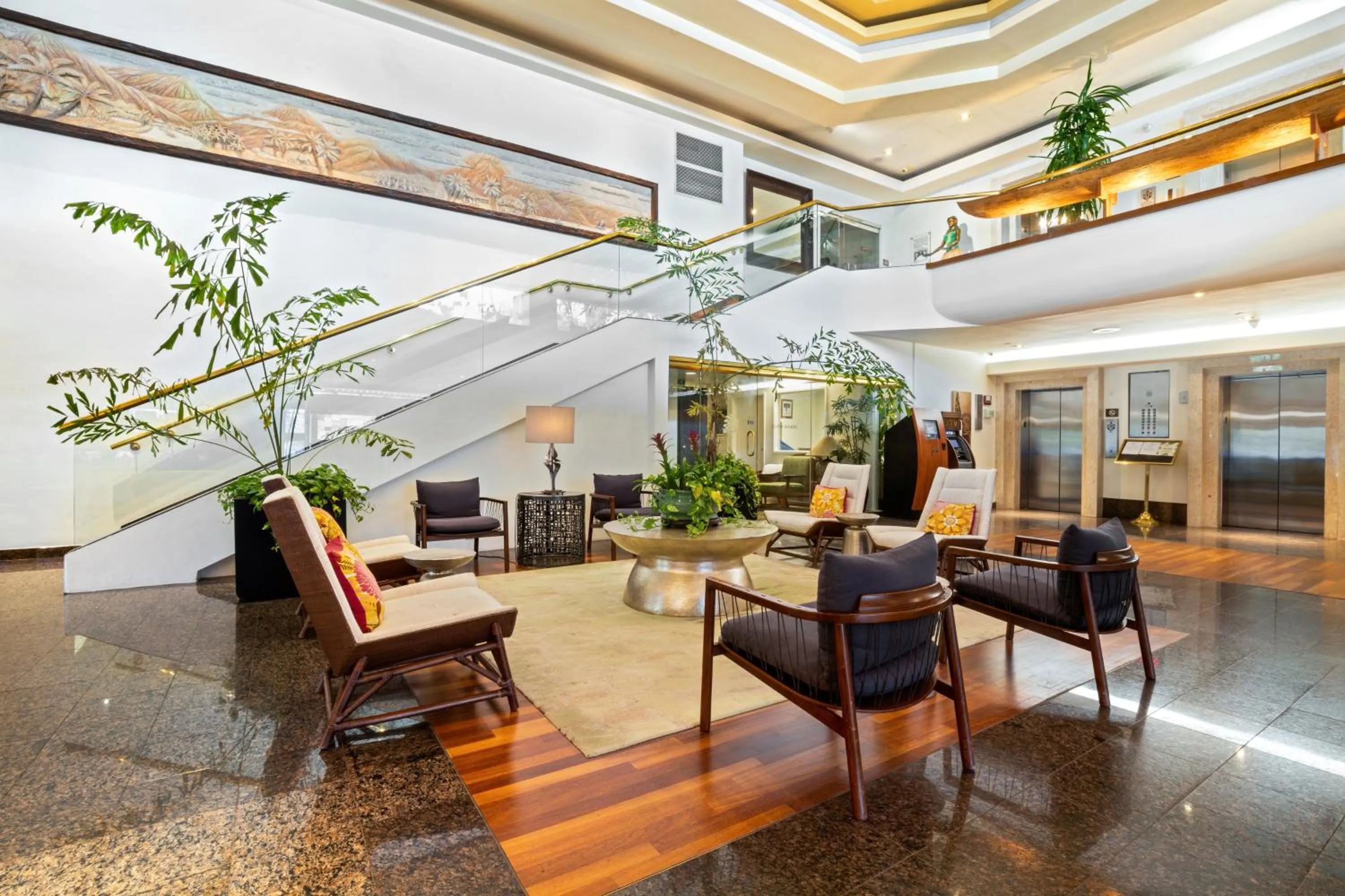 Lobby or reception in Luana Waikiki Hotel & Suites
