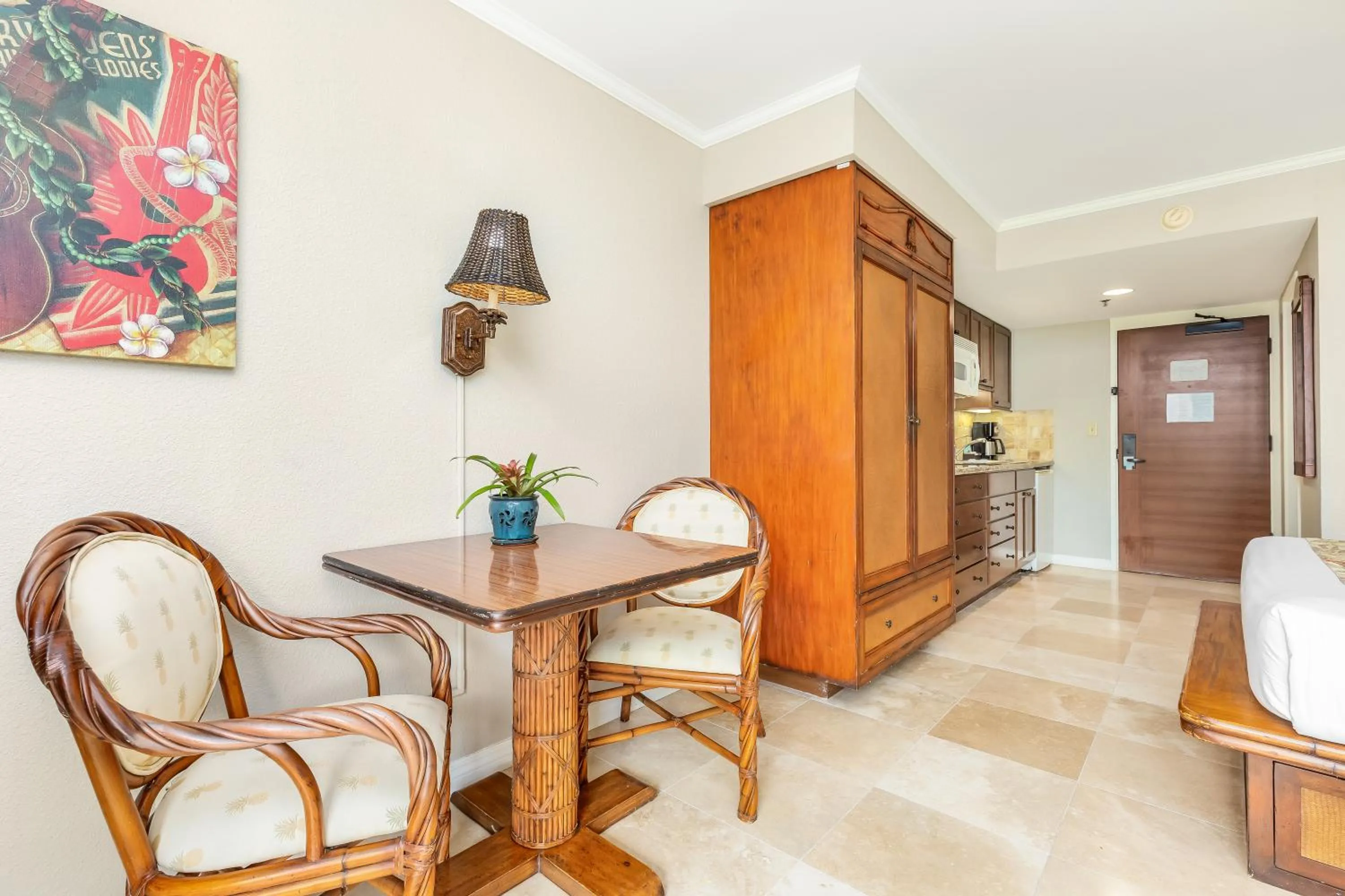 Living room in Luana Waikiki Hotel & Suites