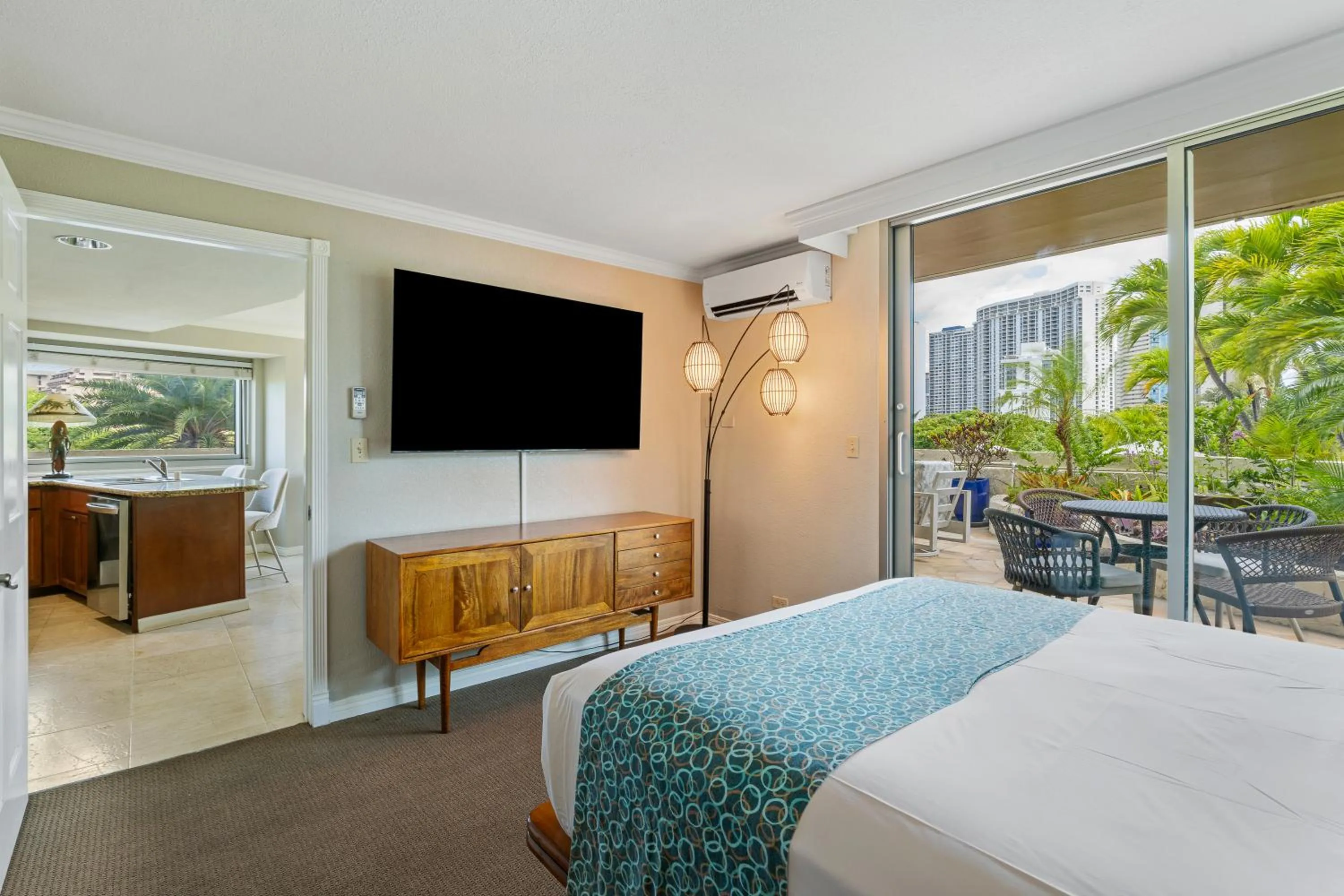 Bedroom, Bed in Luana Waikiki Hotel & Suites