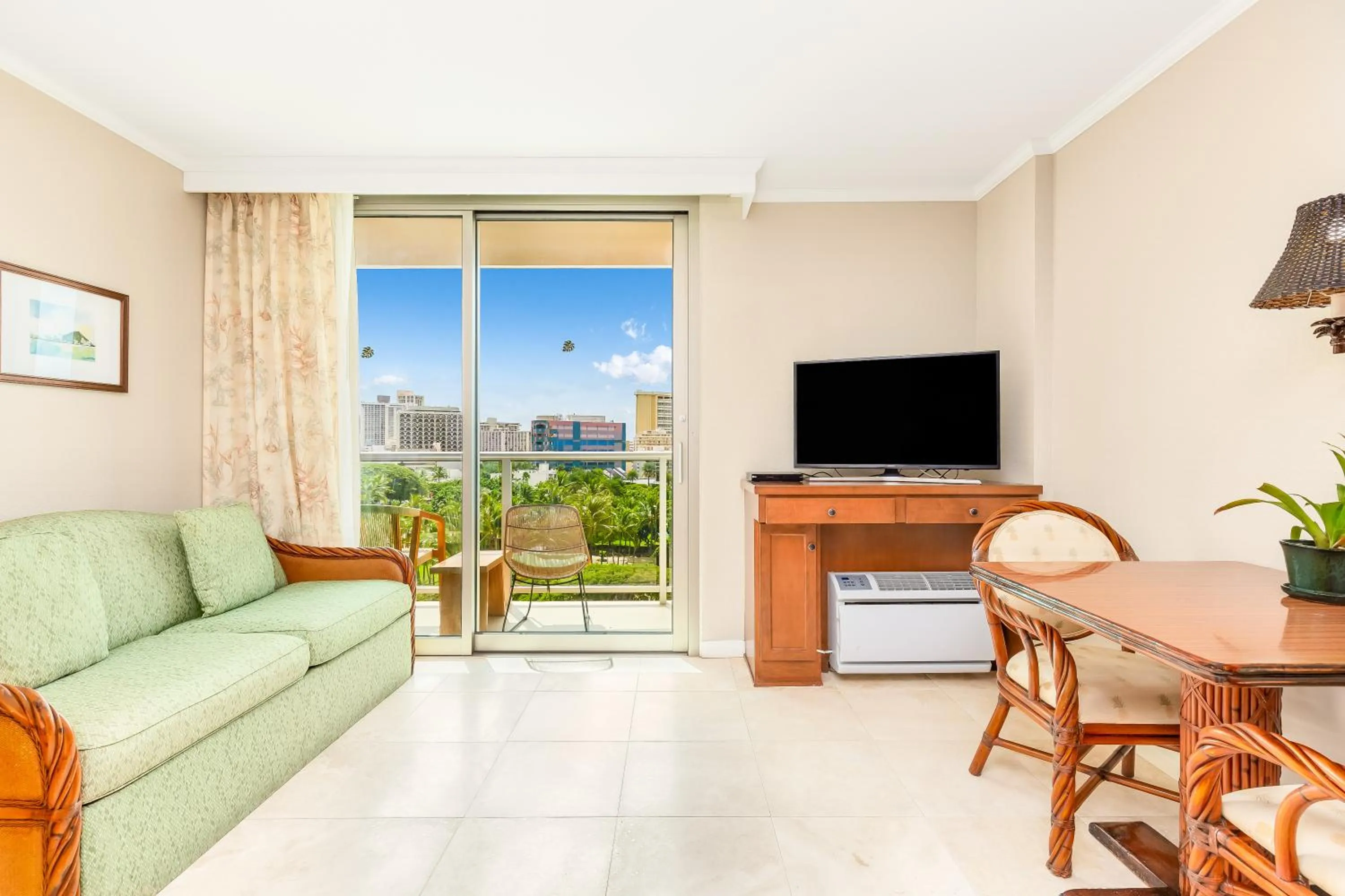 Living room in Luana Waikiki Hotel & Suites