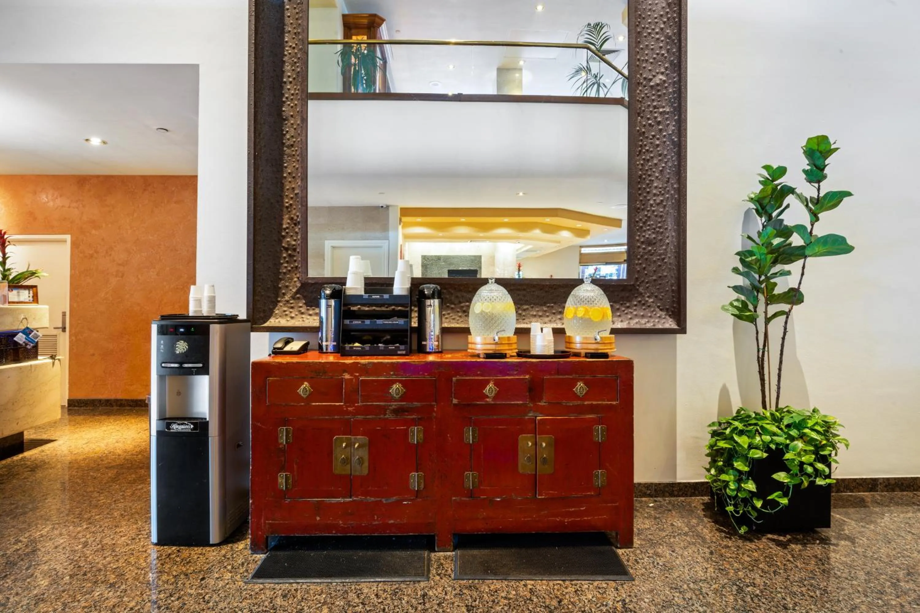 Lobby or reception in Luana Waikiki Hotel & Suites