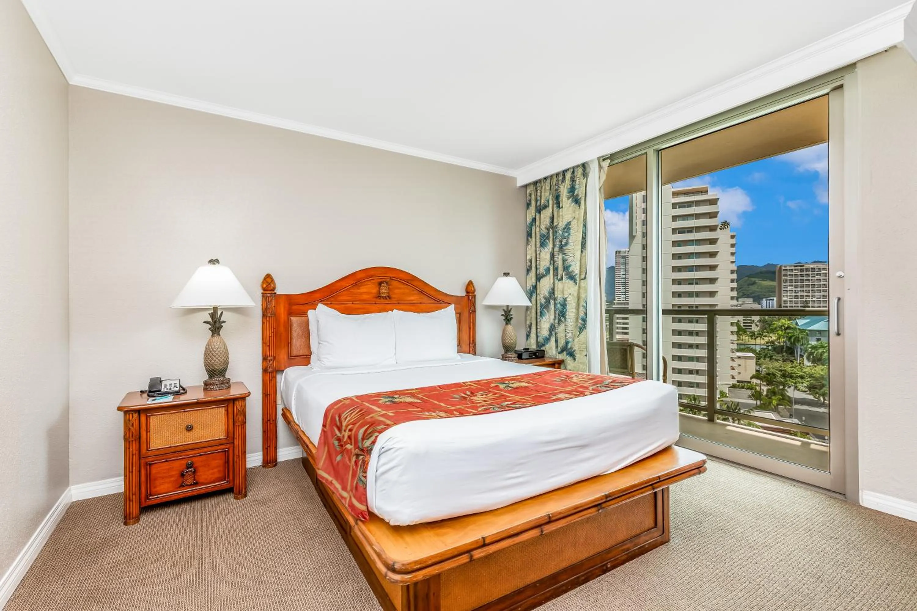 Bedroom, Bed in Luana Waikiki Hotel & Suites