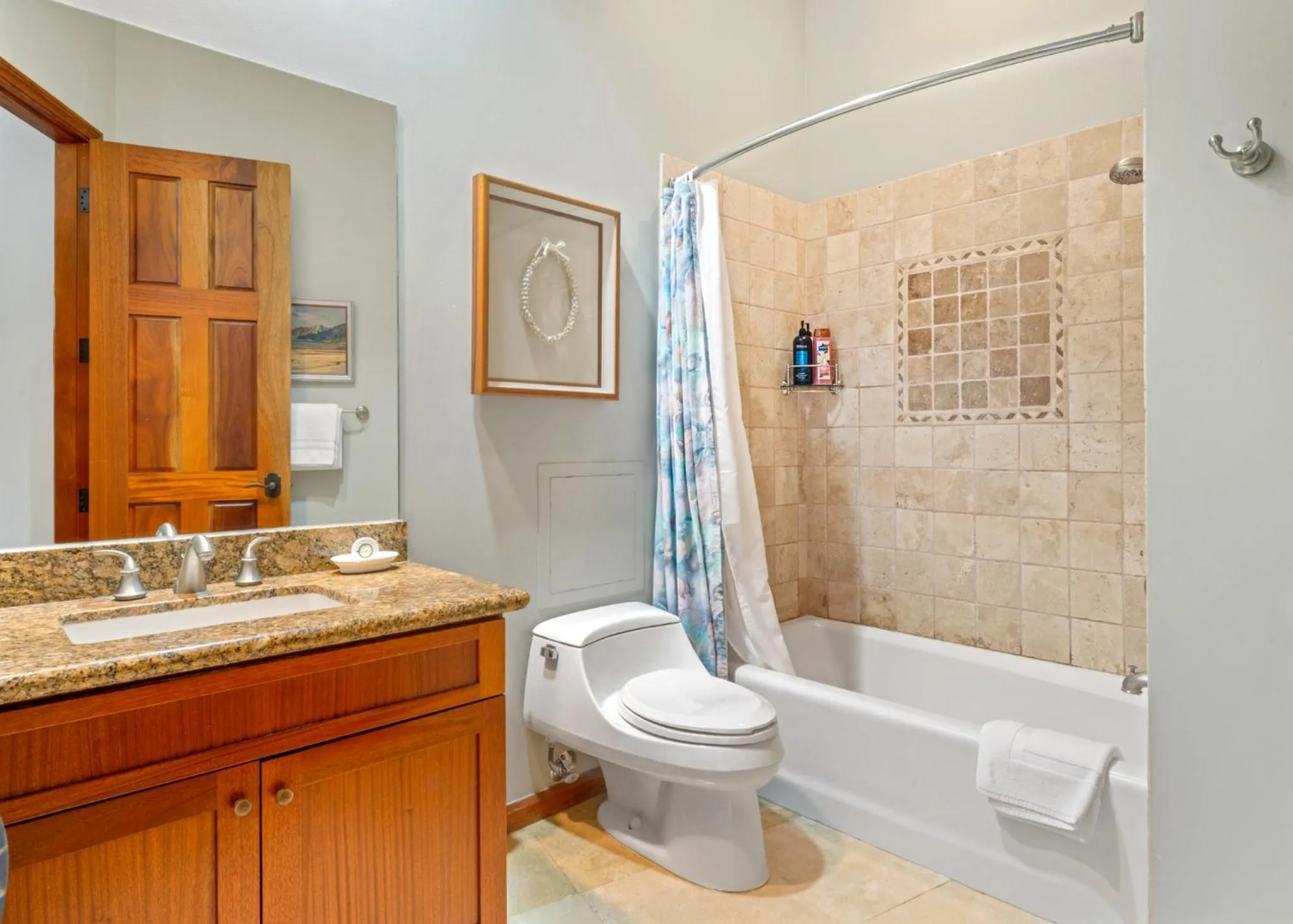 Bath in Luana Waikiki Hotel & Suites