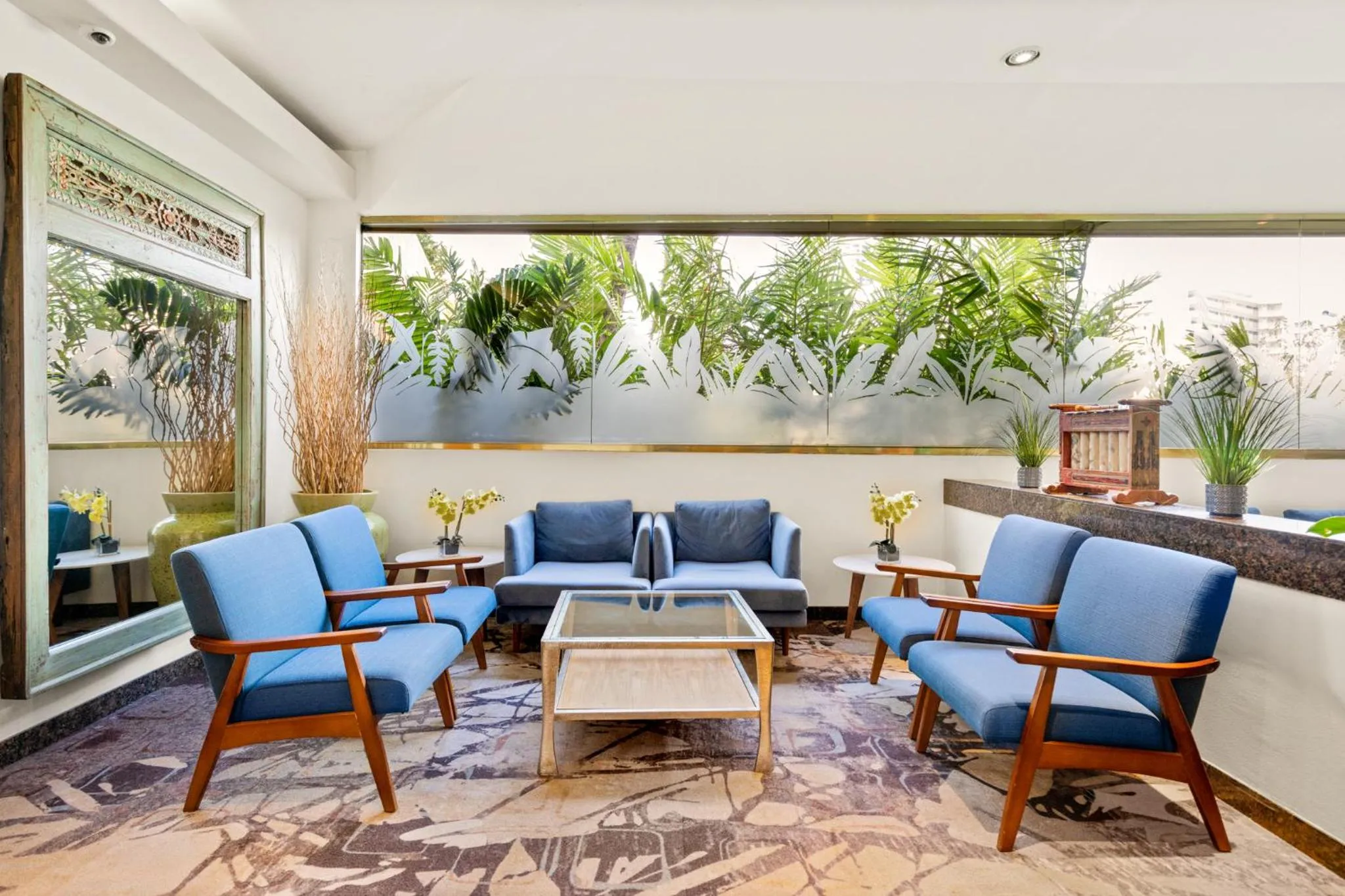 Living room in Luana Waikiki Hotel & Suites