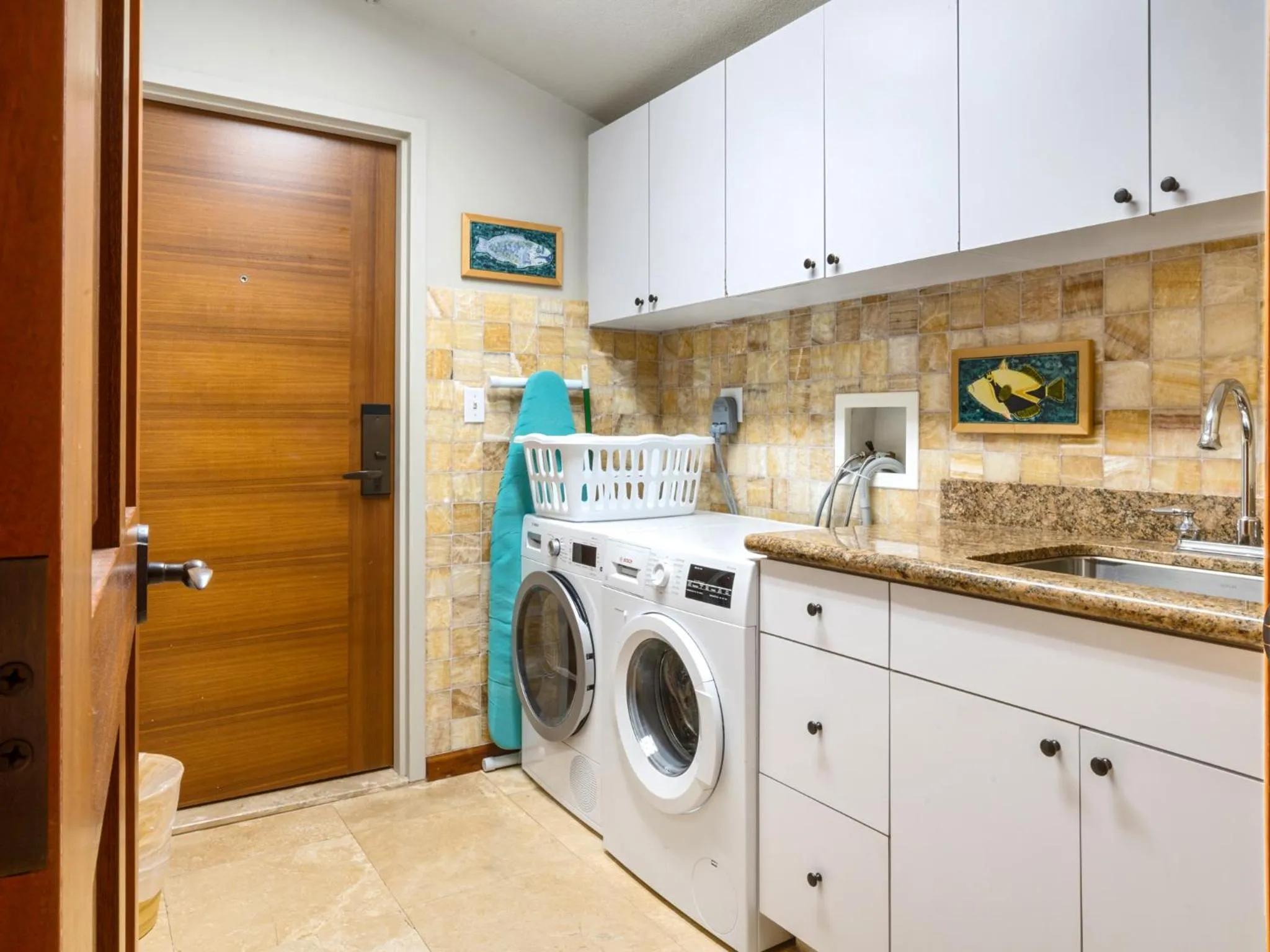 washing machine in Luana Waikiki Hotel & Suites